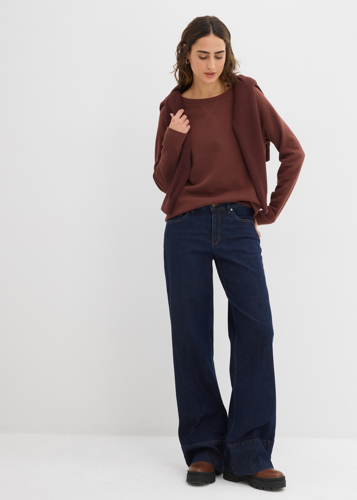 bonprix Sweatshirt »Sweatshirt«, klassischer Rundhalsausschnitt, bequeme Passform, ohne Verschluss
