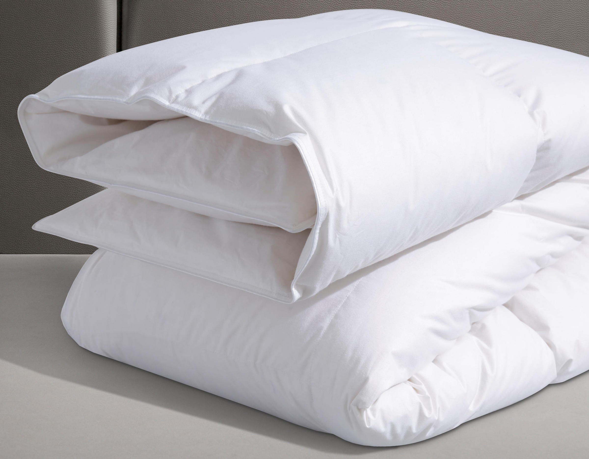 Thumbnail - Haeussling Daunenbettdecke + Kopfkissen "Swiss Royal" Bettdecken-Set mit Kopfkissen, 135x200 oder 155x220 cm, Sommer, Wi...