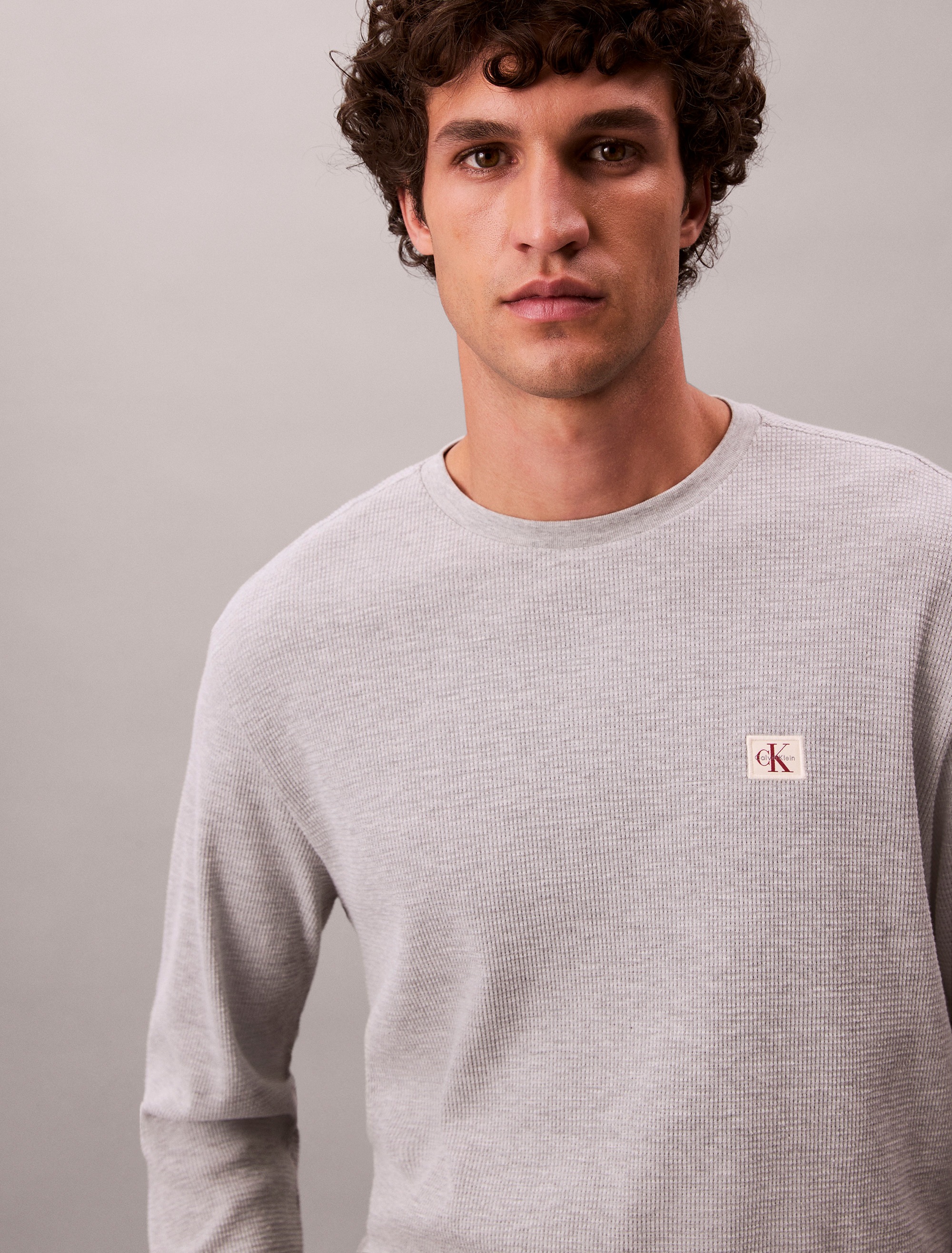 Thumbnail - Calvin Klein Jeans Langarmshirt "LS WAFFLE BADGE CREWNK TEE" Mit Rundhalsausschnitt