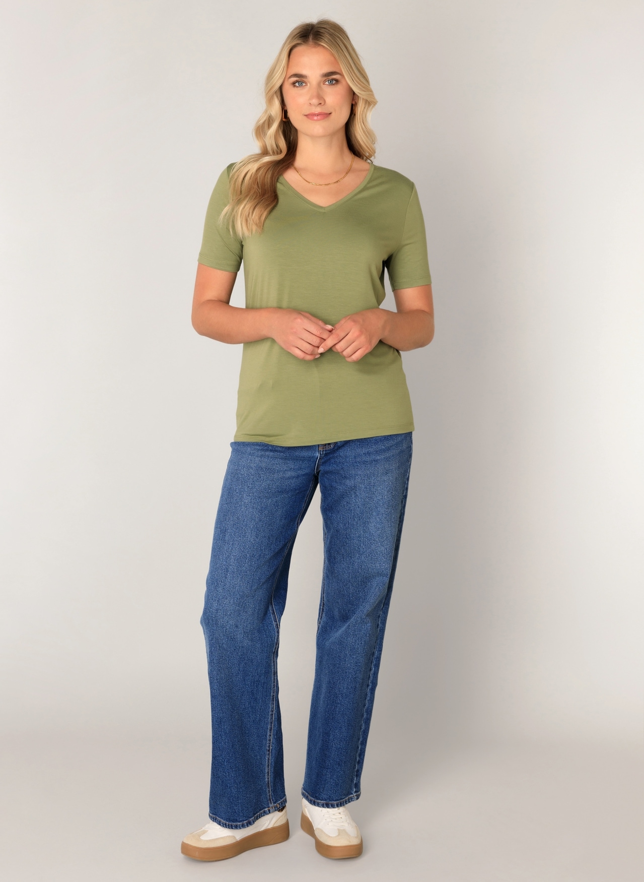 Base Level T-Shirt »Yanic« mit V-Ausschnitt