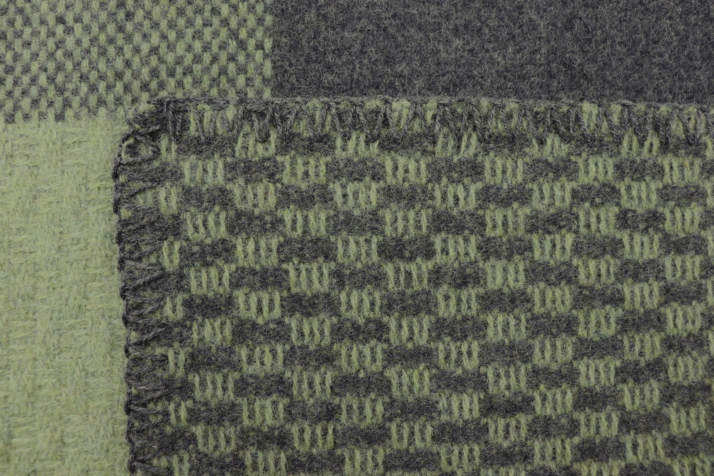 Biederlack Wohndecke »Plaid Frame green« exquisite Kuscheldecke aus reiner Merinowolle