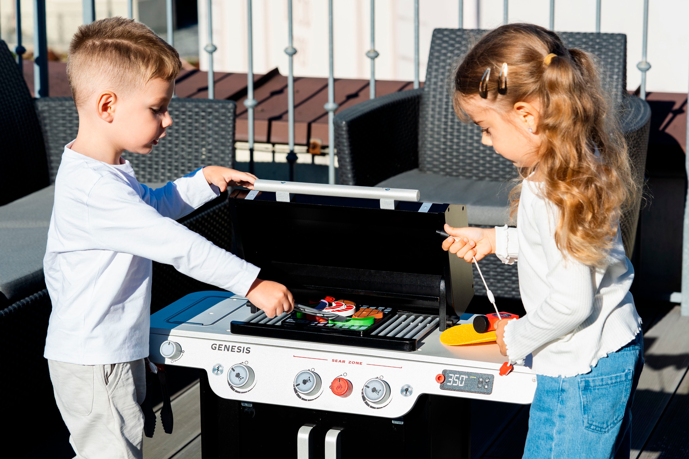 Klein Kinder-Grill »Weber, Genesis«, FSC®- schützt Wald - weltweit