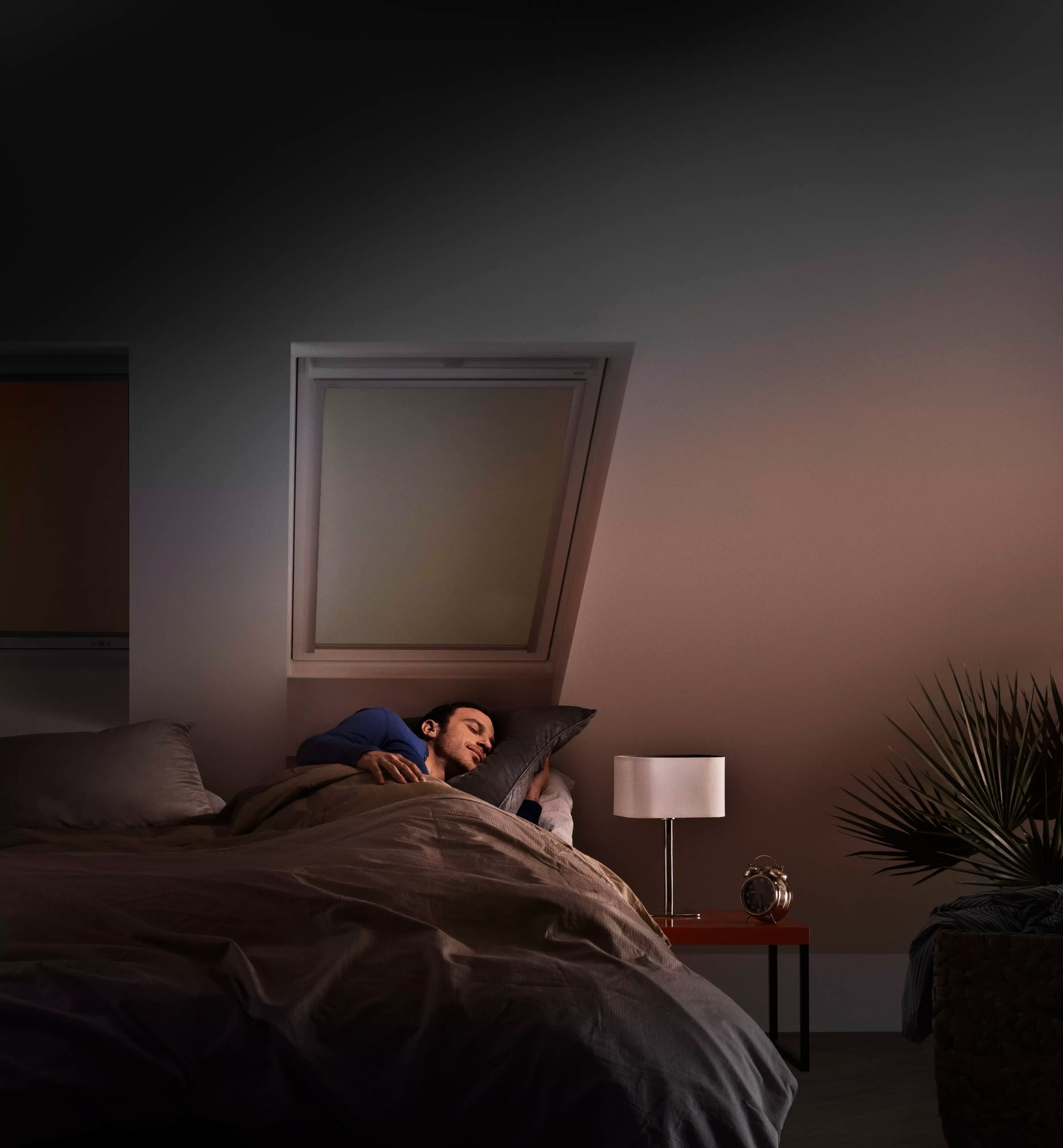 VELUX Verdunklungsrollo »DKL 1085S«, verdunkelnd, ohne Bohren, in Führungsschienen, Stoff hellbeige mit weißen Führungsschienen & Griffleiste