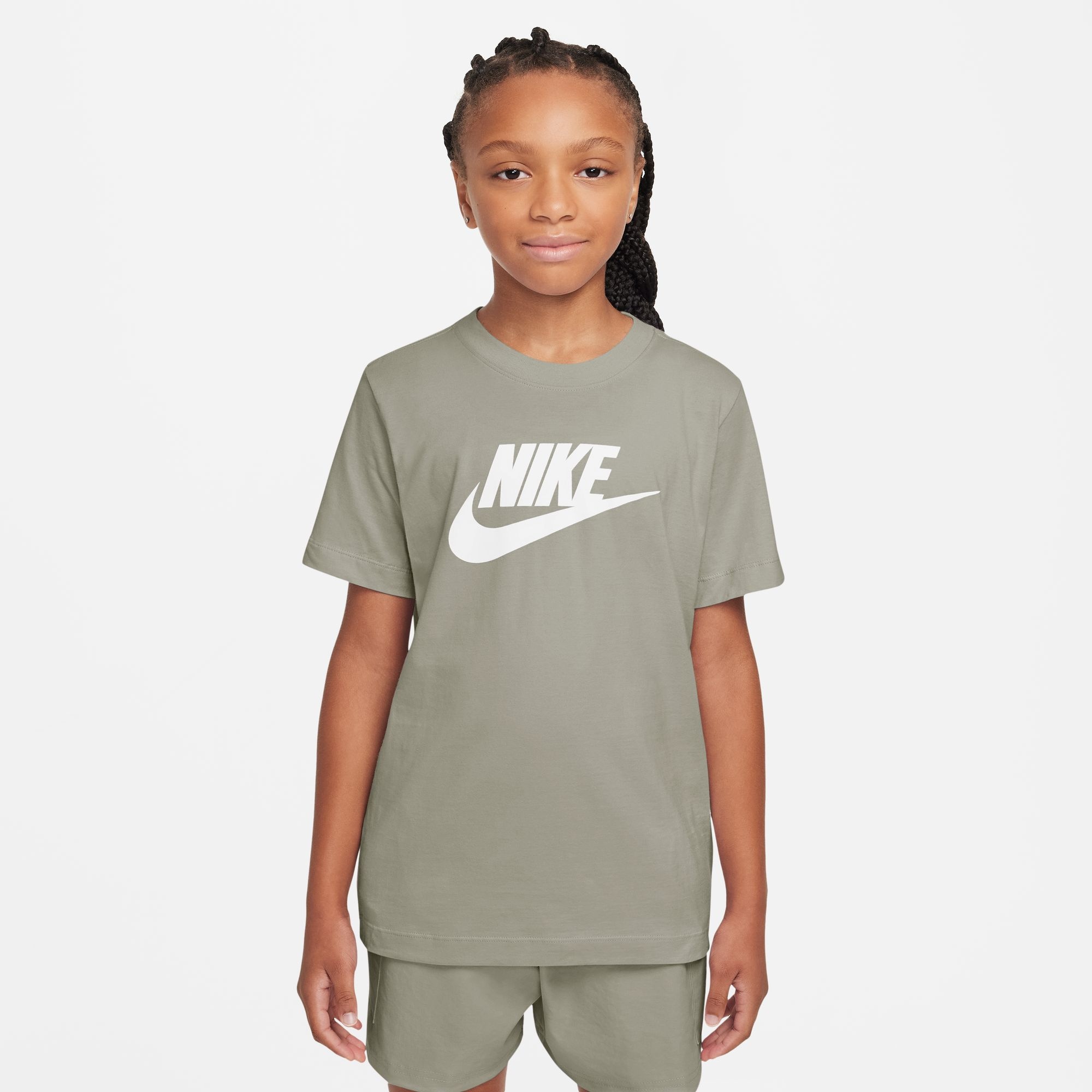 Nike Sportswear T-Shirt »K NSW TEE FUTURA HBR« für Jugendliche, sportlicher Stil, Kurzarm, Rundhalsausschnitt