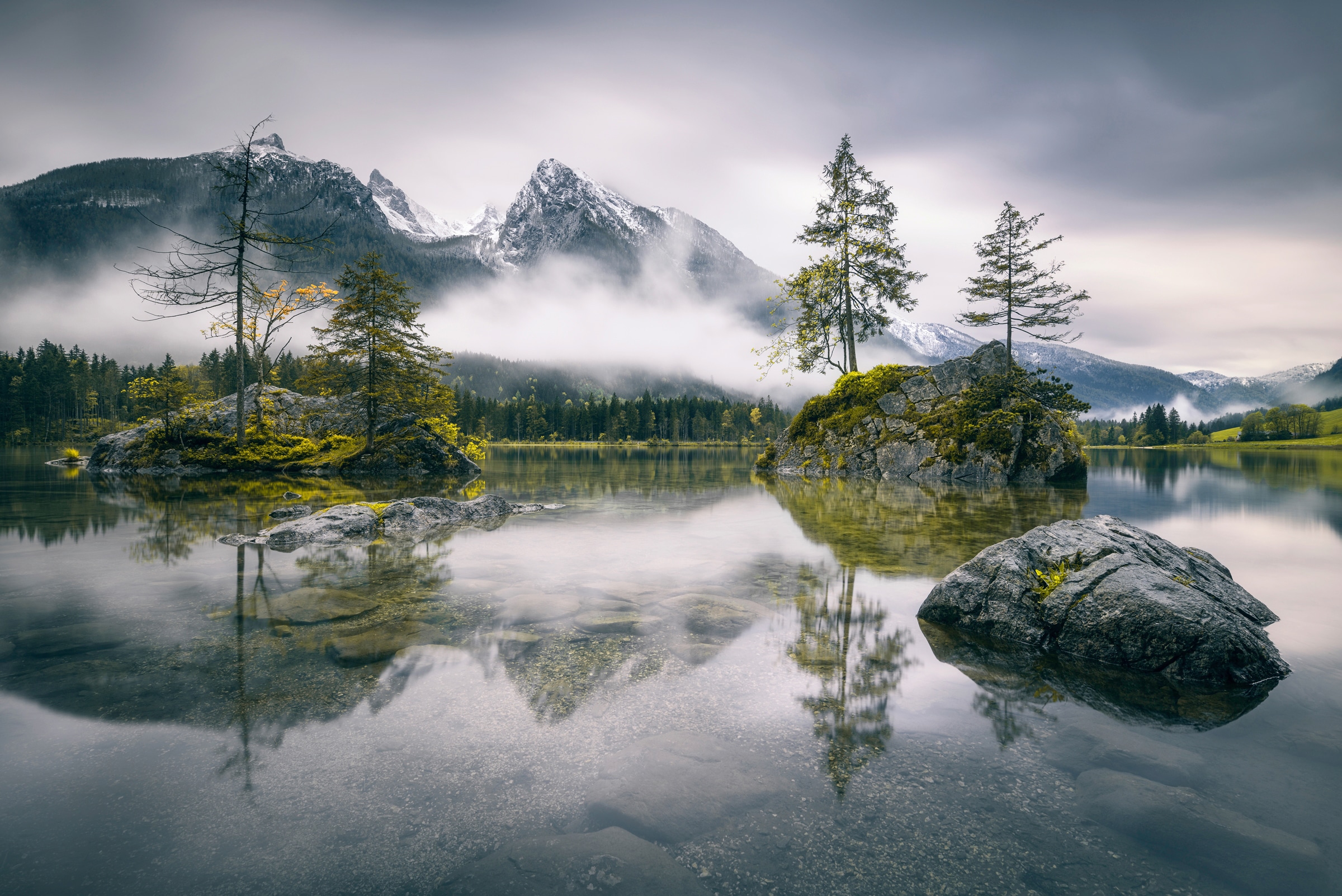 Papermoon Fototapete "Photo-Art DIRK WIEMER, REGNERISCHER MORGEN IN HINTERSEE (BAYERN)"
