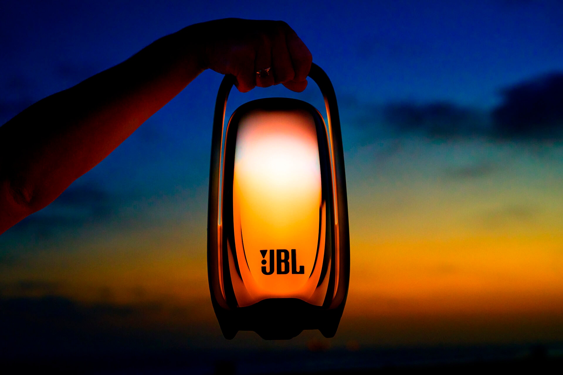 JBL Bluetooth-Lautsprecher »Pulse 6« (Bluetooth LED Licht (WRGB) 30 W) Tragbarer Lautsprecher mit JBL Sound und anpassbarer 360°-Lichtshow