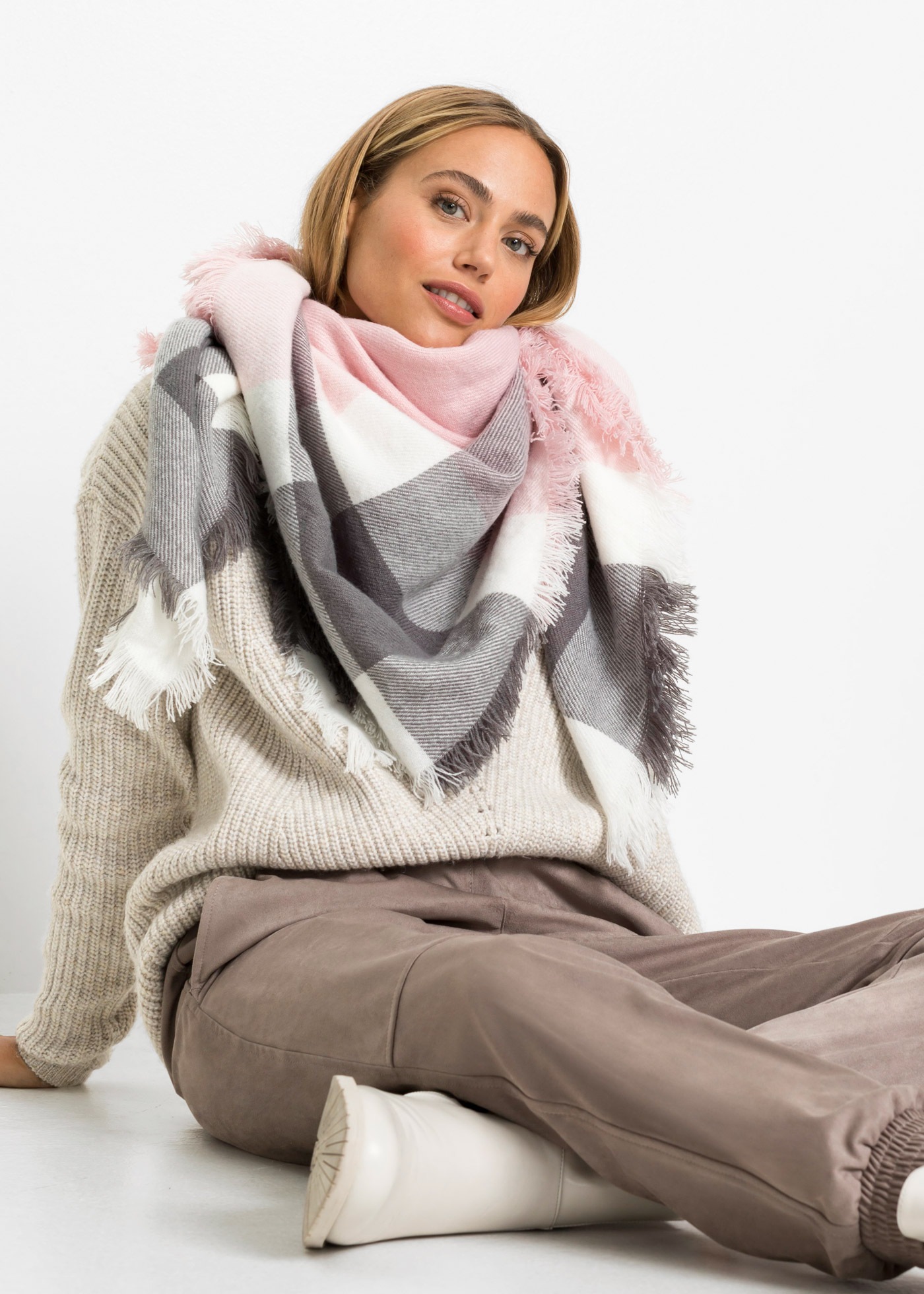 bonprix Halstuch aus Polyacryl und Polyester, mehrfarbig, mit Fransen