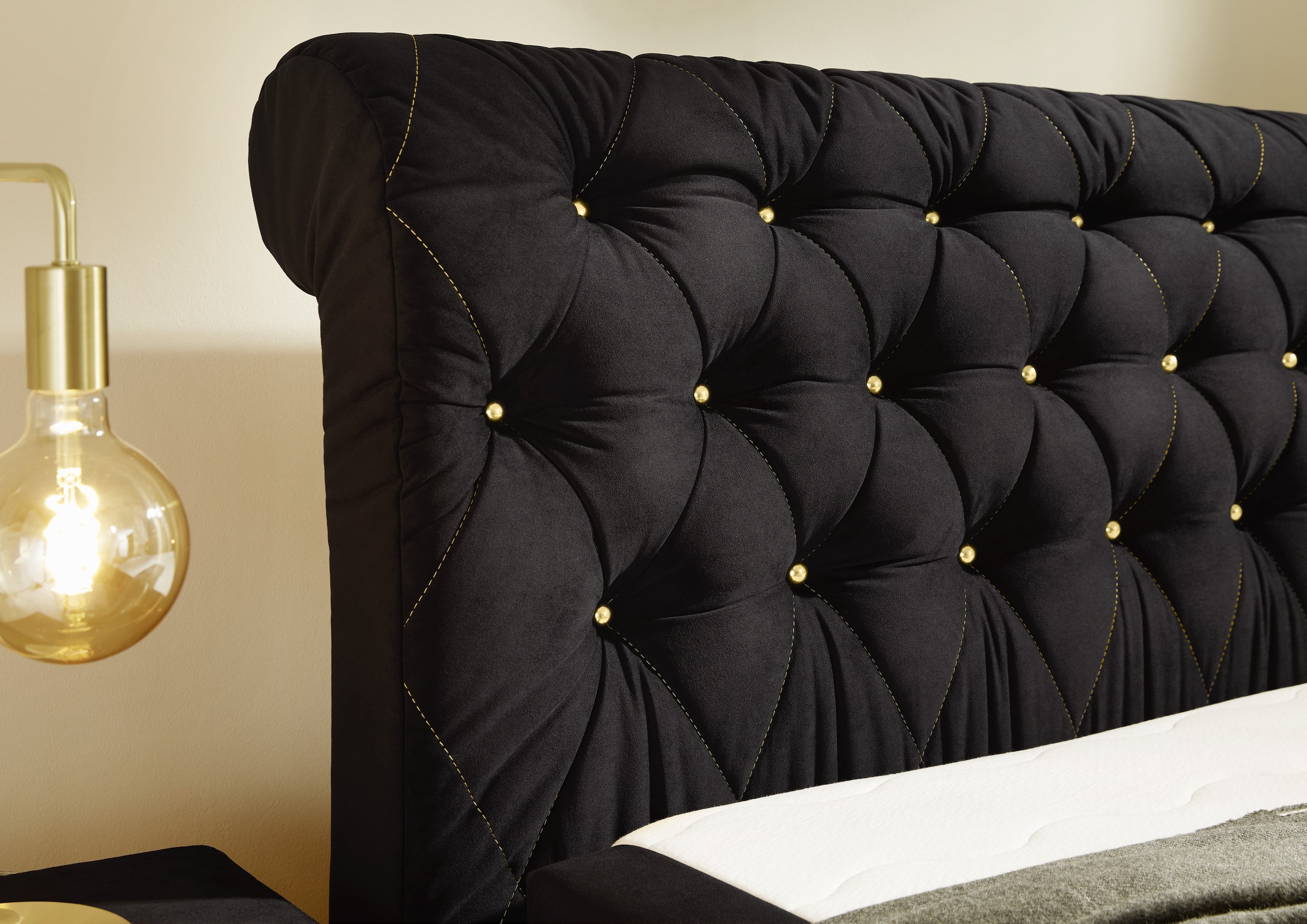 Jockenhöfer Gruppe Boxspringbett »Sancara, inklusive 7-Zonen-TTFK-Matratzen und 9 cm Kaltschaumtopper«, goldfarbige Designelemente, verschiedene Härtegrade wählbar
