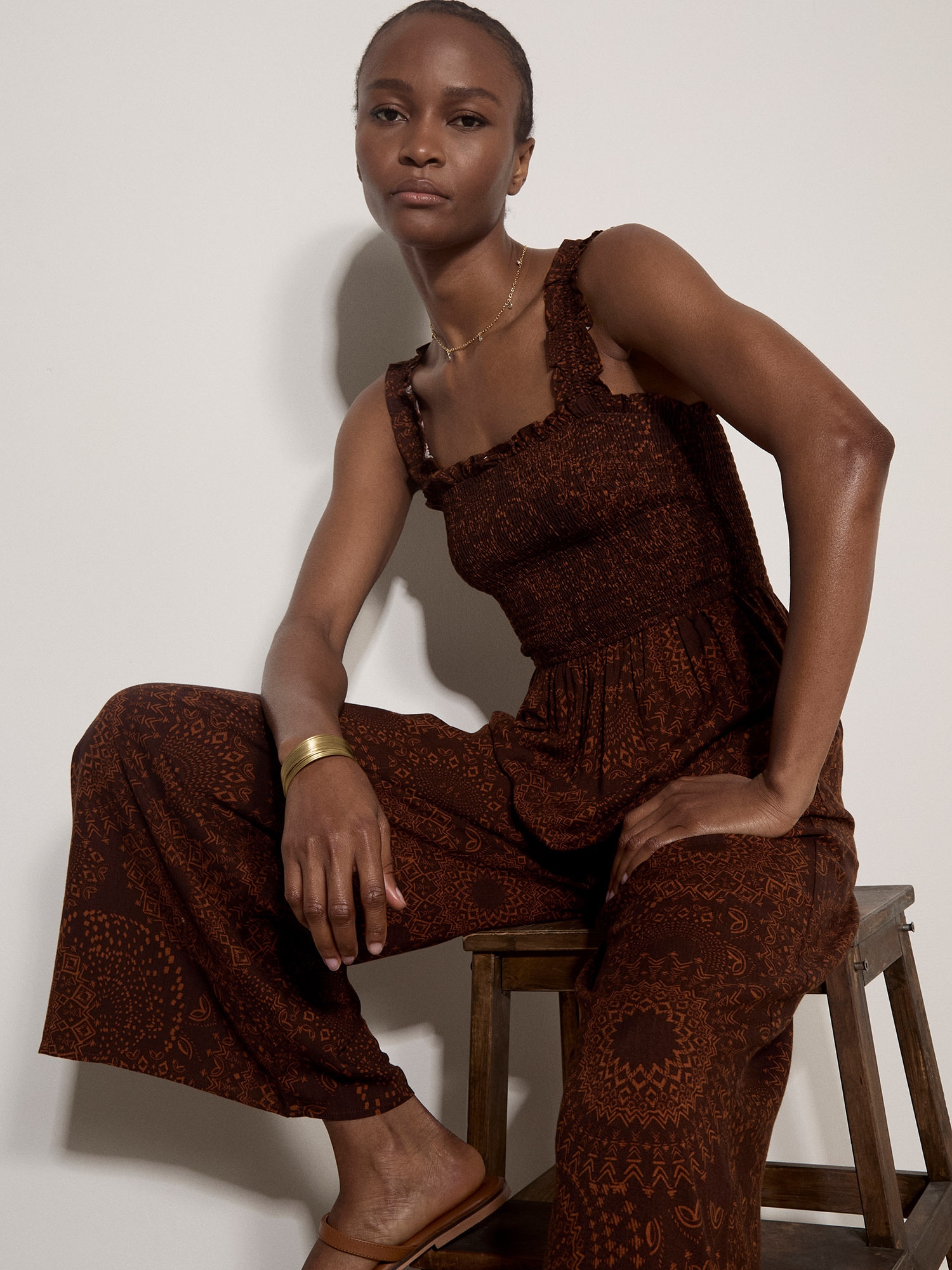 Apricot Jumpsuit »Gemusterter Jumpsuit mit gerafftem Bein« mit Smokdetails