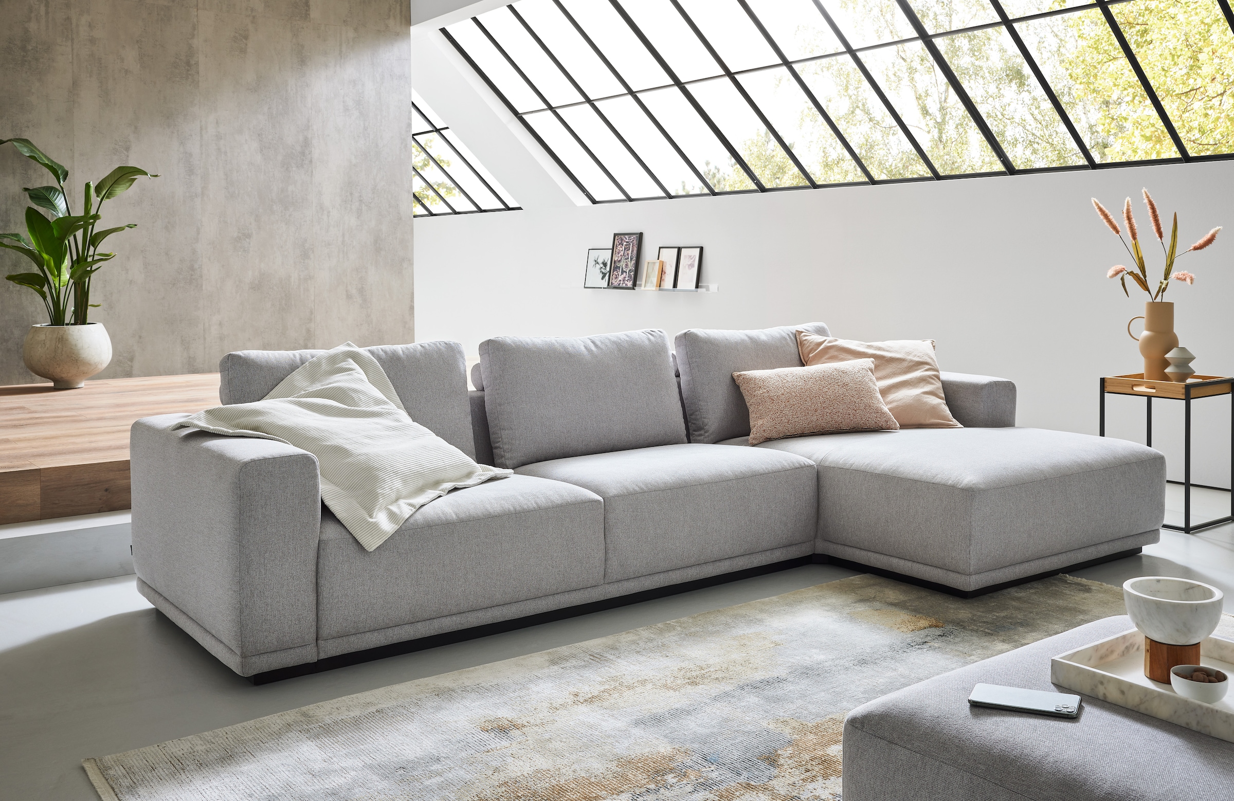 Musterring Ecksofa "JustB PM200, Holzrahmen in schwarz, wahlw. Sitzvorzug, Breite 316cm" Anreihsofa links & Longchair rechts, mit elektischem Sitzvorzug