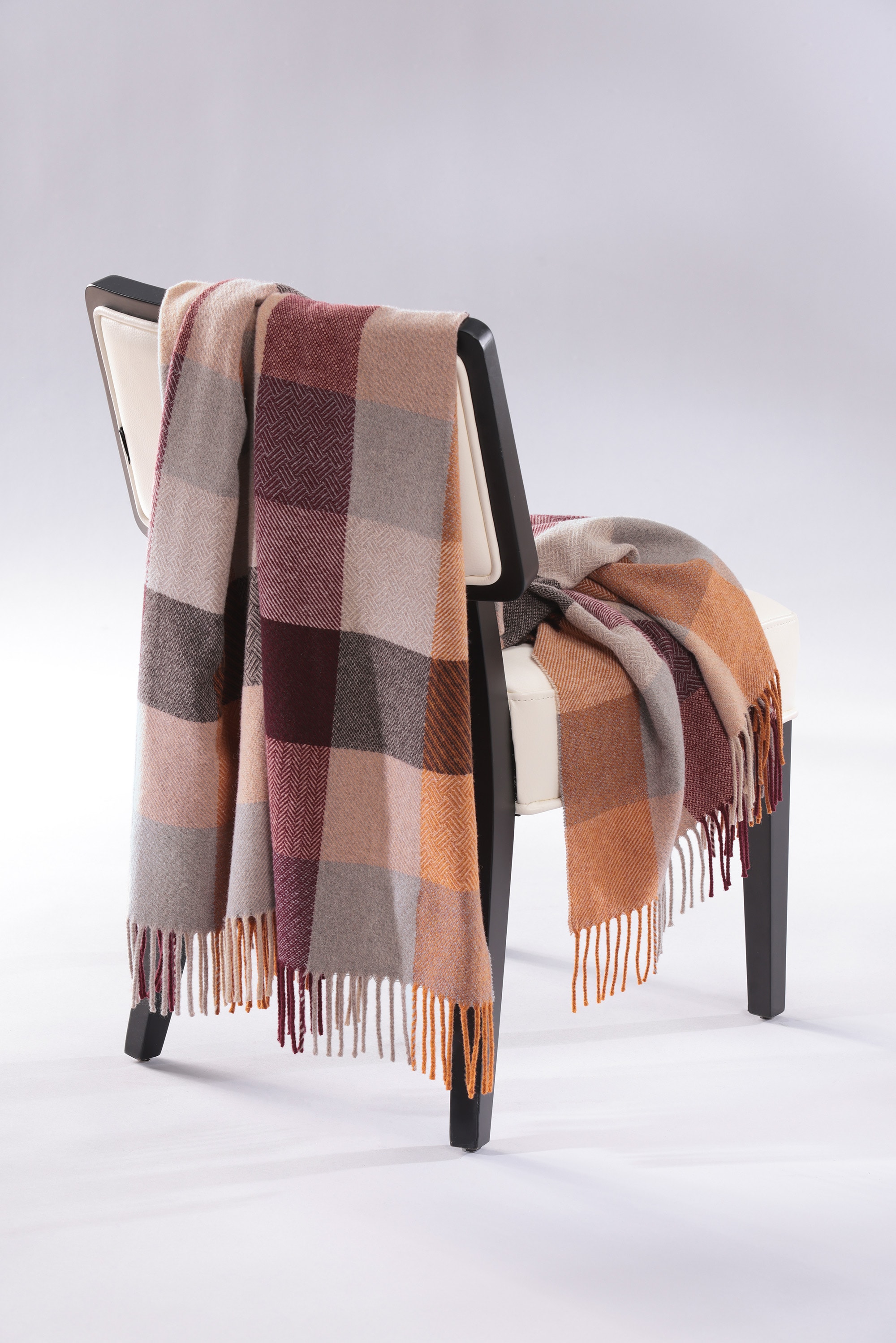Biederlack Plaid »Plaid Shades mit hochwertigen Fransen«, filigrane Strukturoptik