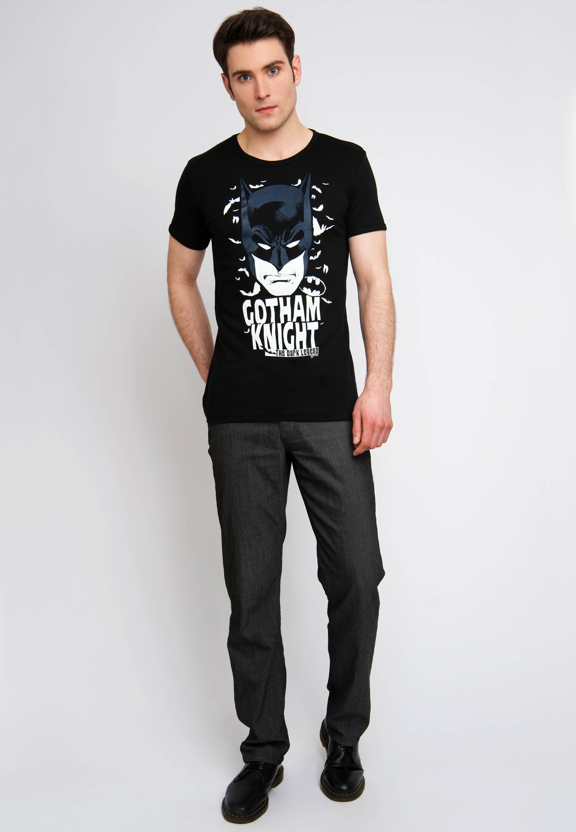 LOGOSHIRT T-Shirt »DC - Batman - Gotham Knight«, mit coolem Batman-Frontprint