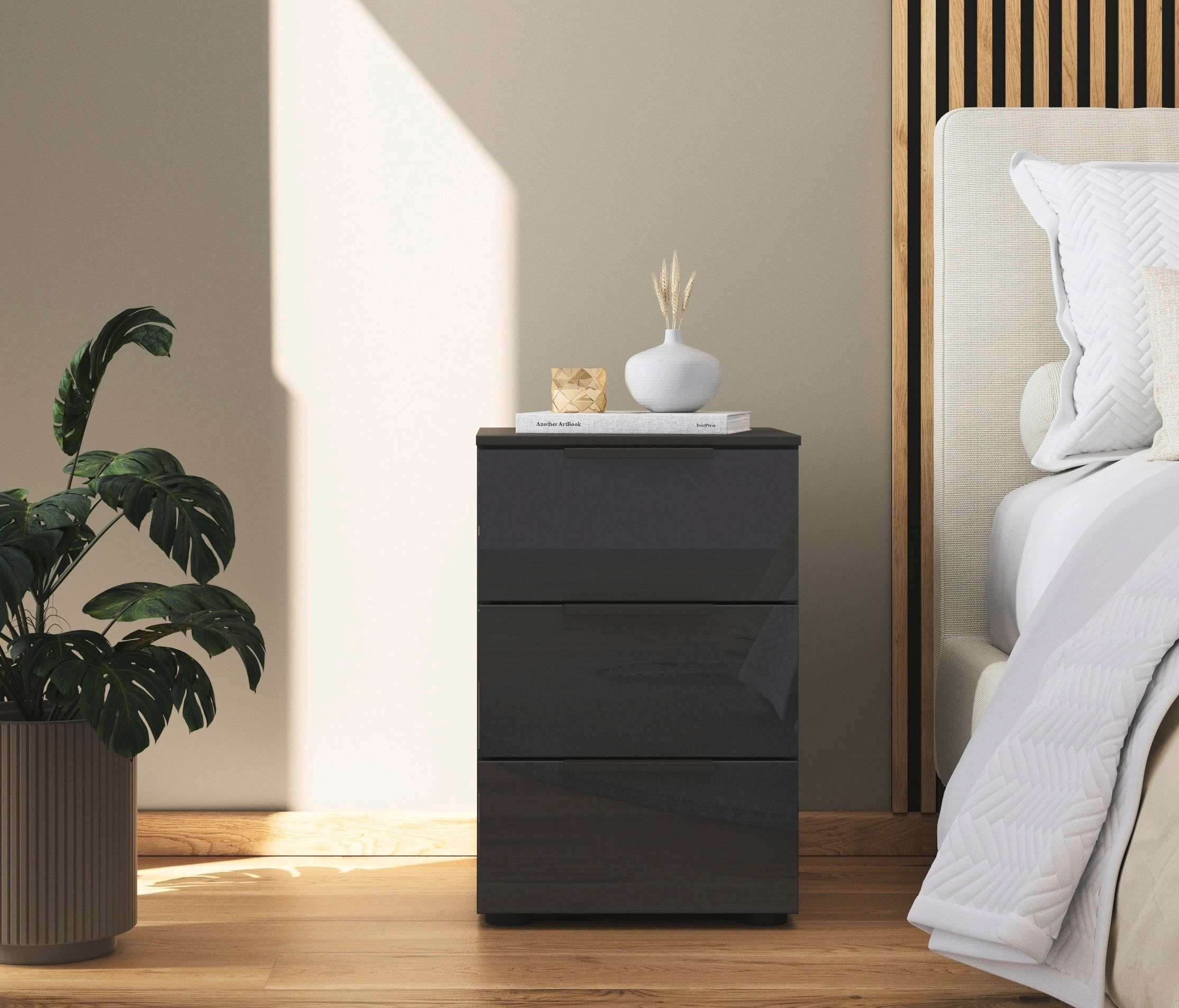 rauch Nachtkommode »Nachttisch Nachtschrank Nachtkonsole FLIPP mit Glasfront« Breite 40 cm,  mit 3 Schubladen und Soft-Close-Funktion sowie Glasfront