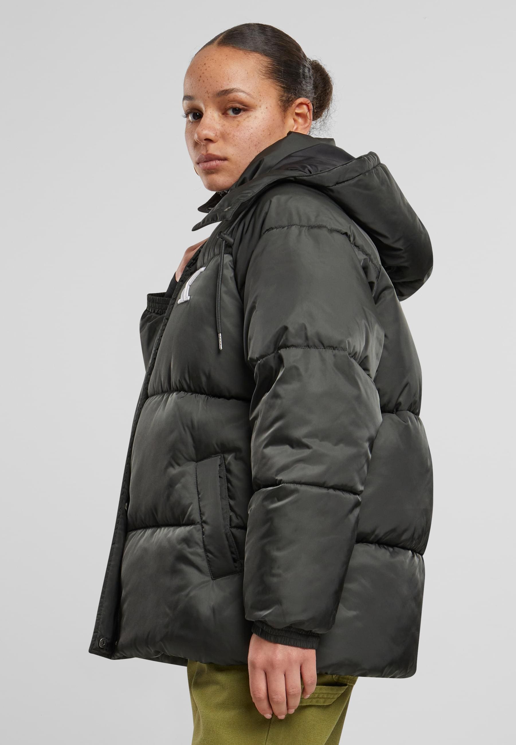 Karl Kani Winterjacke »Karl Kani Karl Kani OG OS Puffer Jacket«, (1 St.), mit Kapuze