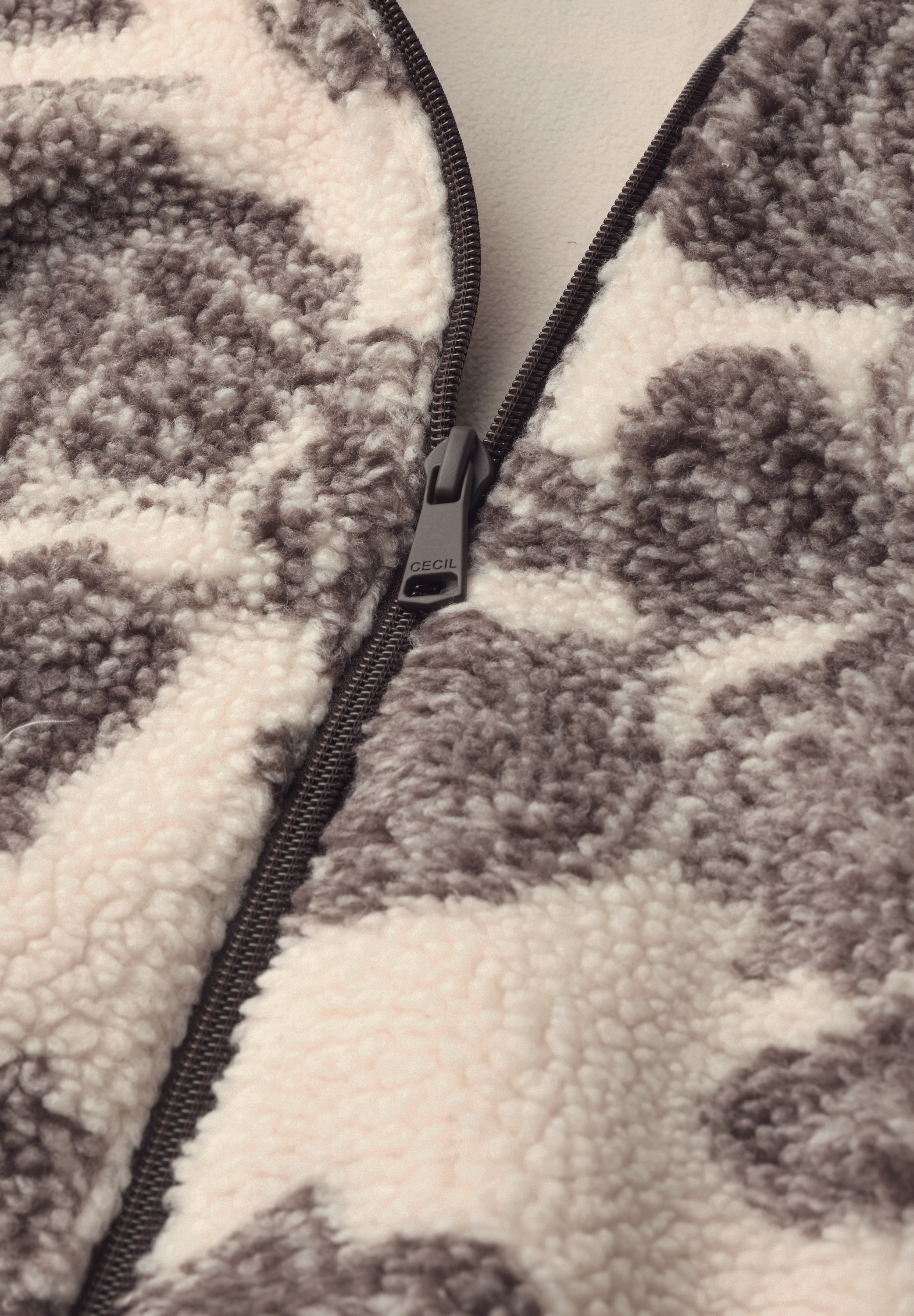 Cecil Fellimitatjacke ohne Kapuze mit Paisley Muster