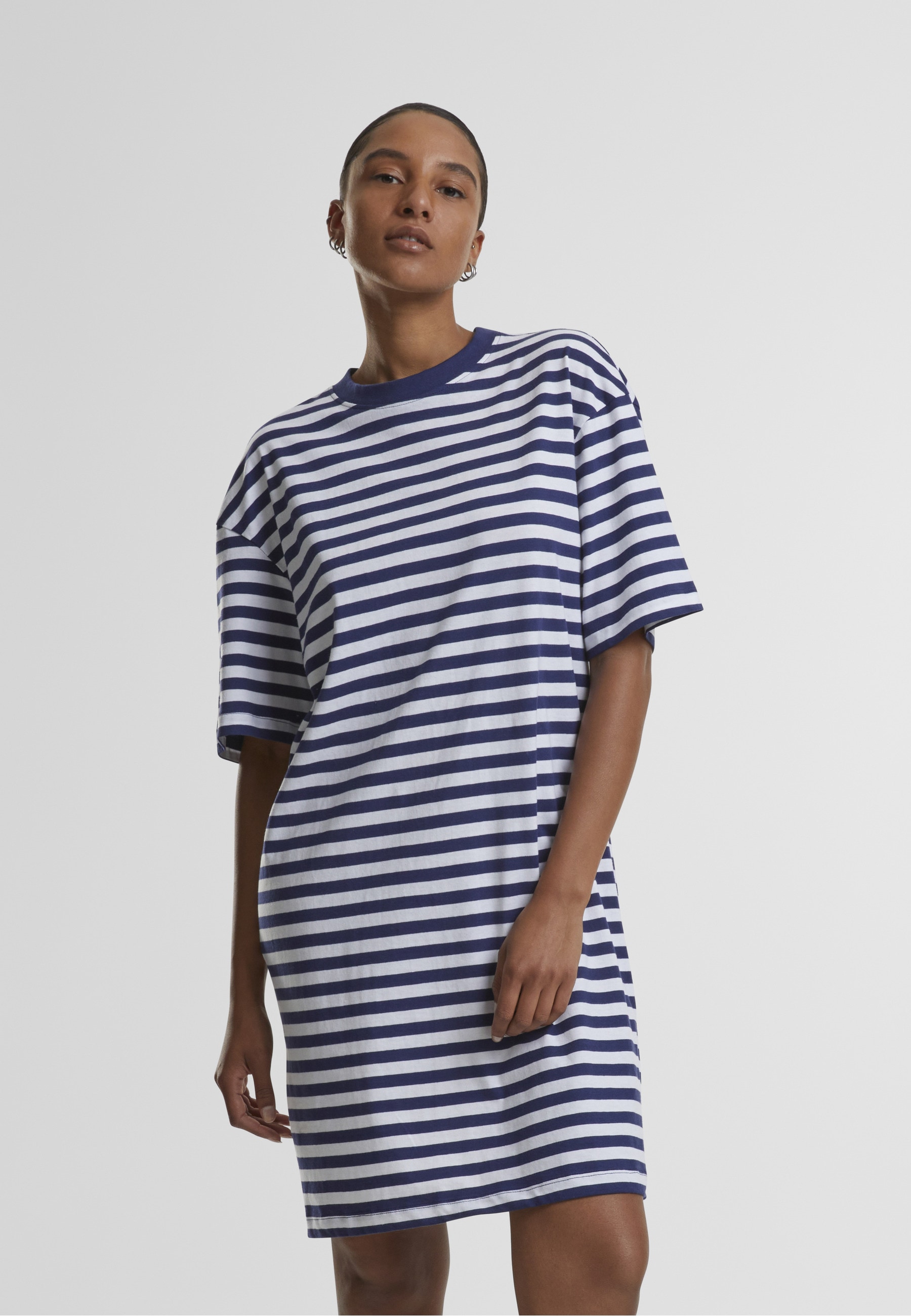 URBAN CLASSICS Shirtkleid »Urban Classics Damen Ladies Oversized Striped Tee Dress« 1 Stk. tlg.