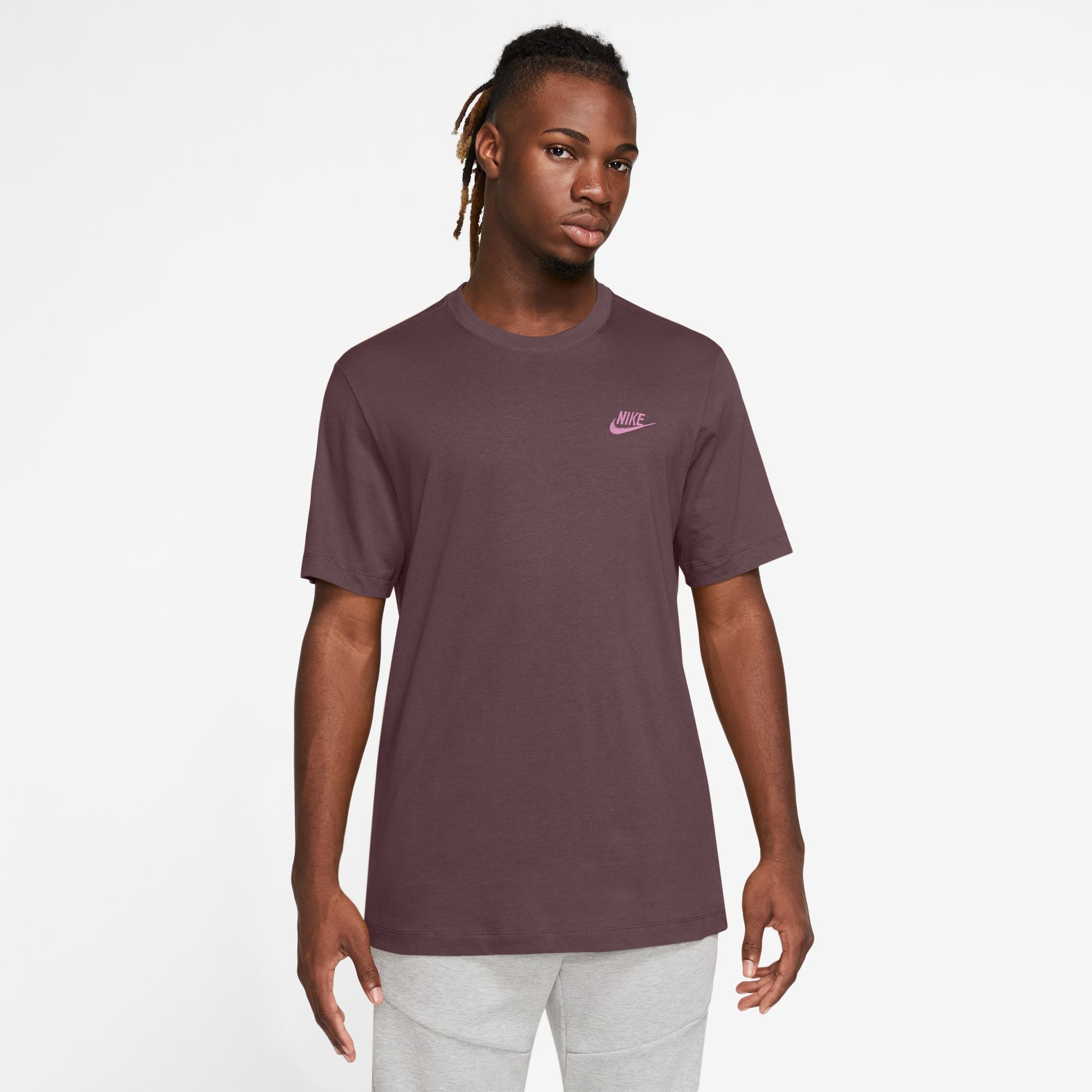 Nike Sportswear T-Shirt »M NSW CLUB TEE« mit Logostickerei auf der Brust, aus Jersey-Material, Regular Fit