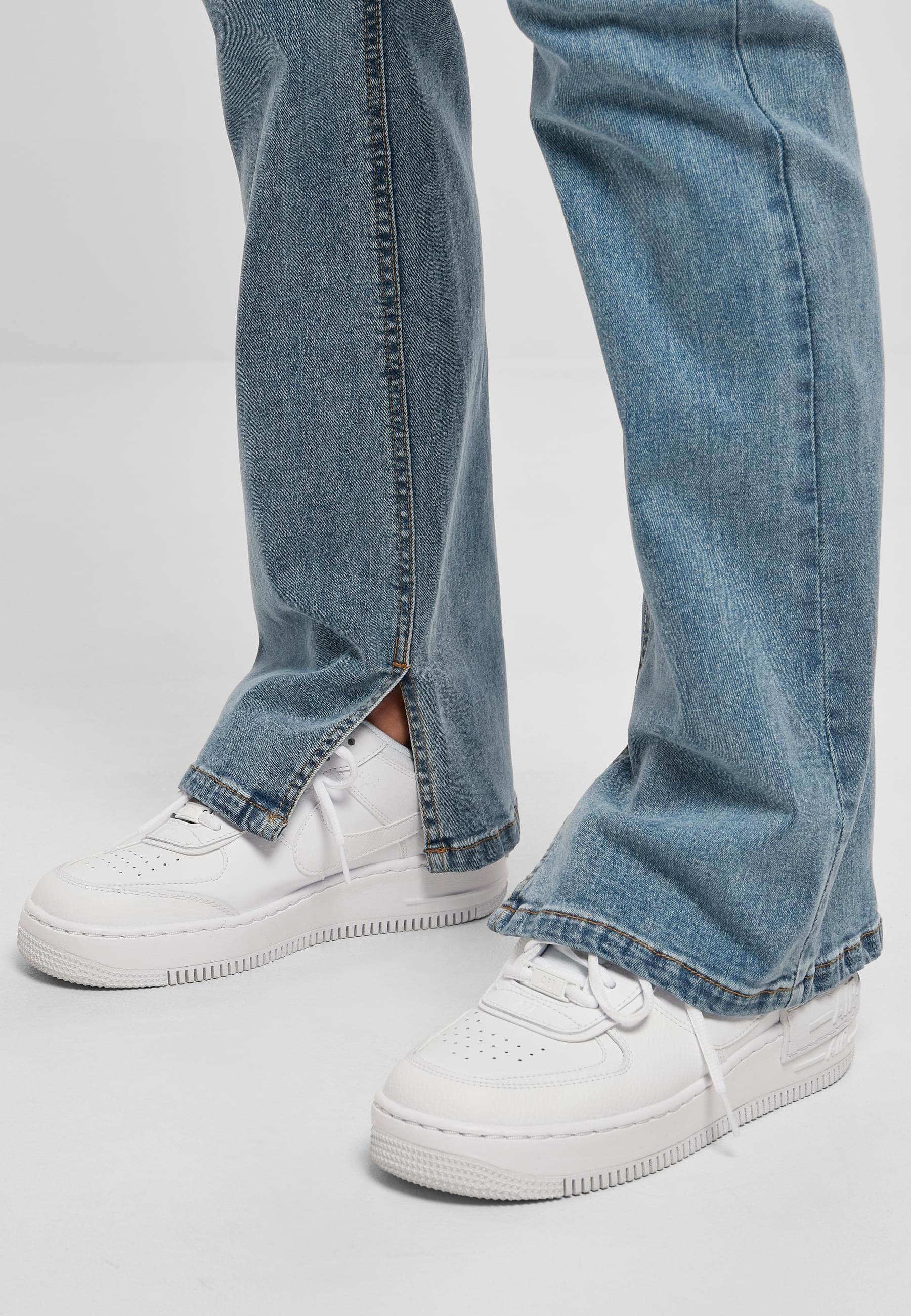 URBAN CLASSICS Bequeme Jeans »Urban Classics Damen Ladies Highwaist Straight Slit Denim Pants«, (1 tlg.)