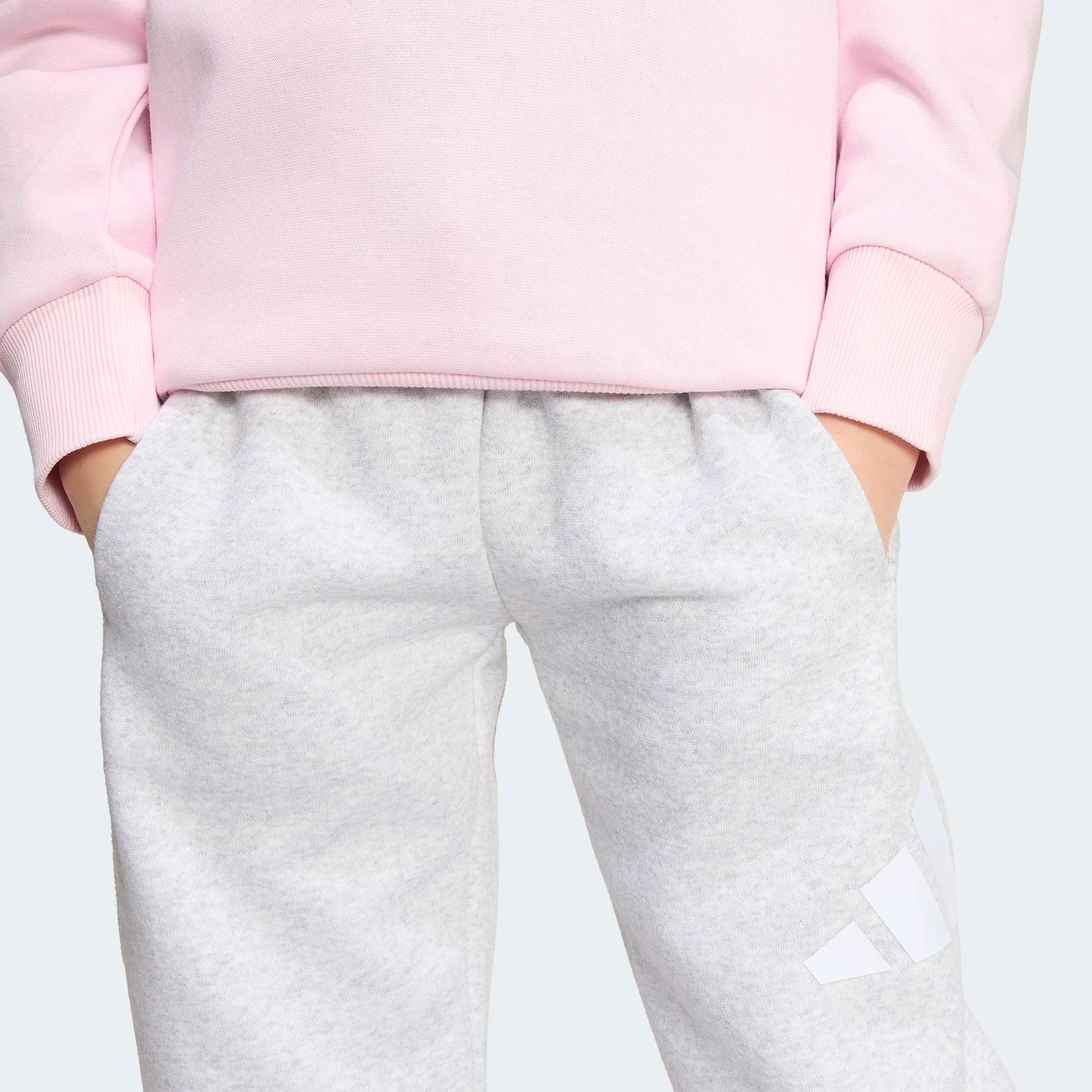 adidas Sportswear Trainingsanzug »ESSENTIALS KIDS« 2 Trainingsanzug für Kinder, zweiteilig, sportlicher Stil, zum Laufen