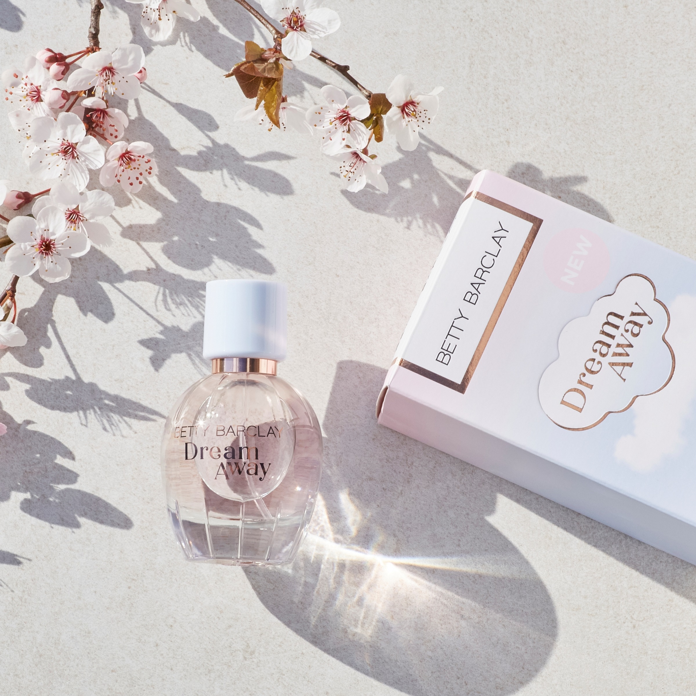 Betty Barclay Eau de Toilette »Betty Barclay Dream Away EDT NATURAL SPRAY 50 ML«, (Packung, 1 tlg.), Blumig-fruchtiger Duft mit Jasmin, Pfirsich, Moschus und Vanille.