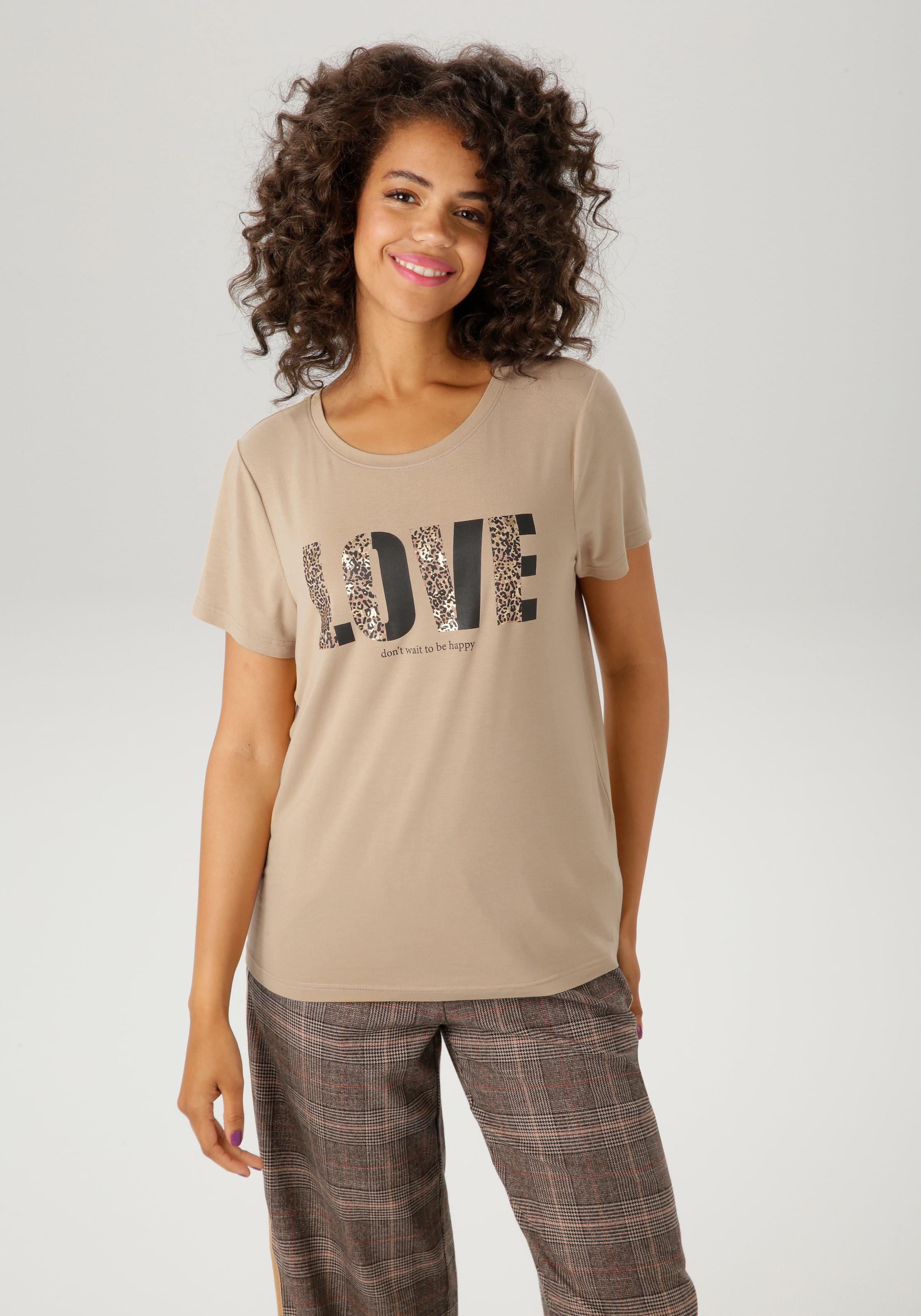 Aniston CASUAL T-Shirt, mit Folienprint verzierter "LOVE"-Schriftzug - NEUE günstig online kaufen