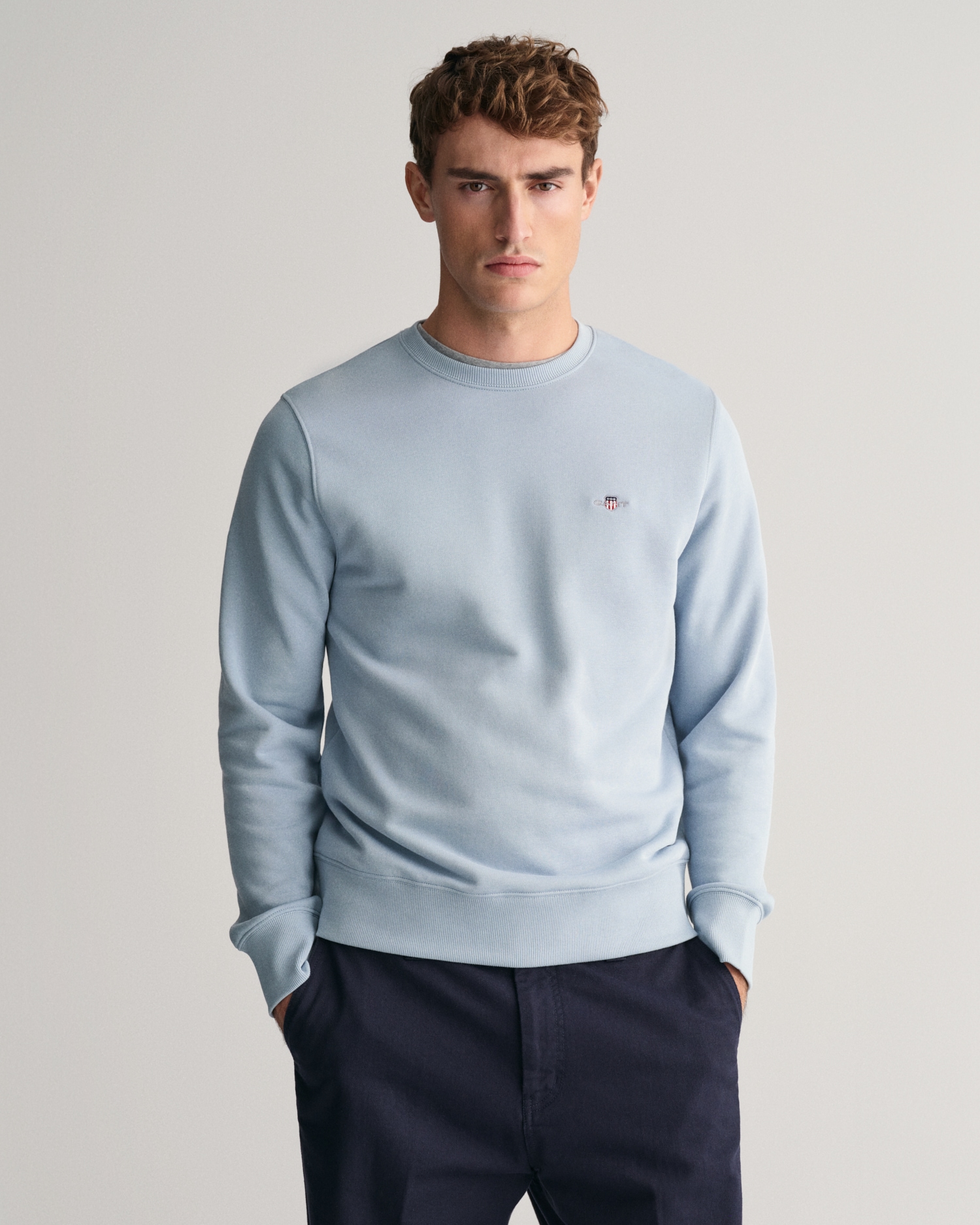 Gant Sweatshirt "REG SHIELD C-NECK SWEAT", mit Logostickerei auf der Brust günstig online kaufen