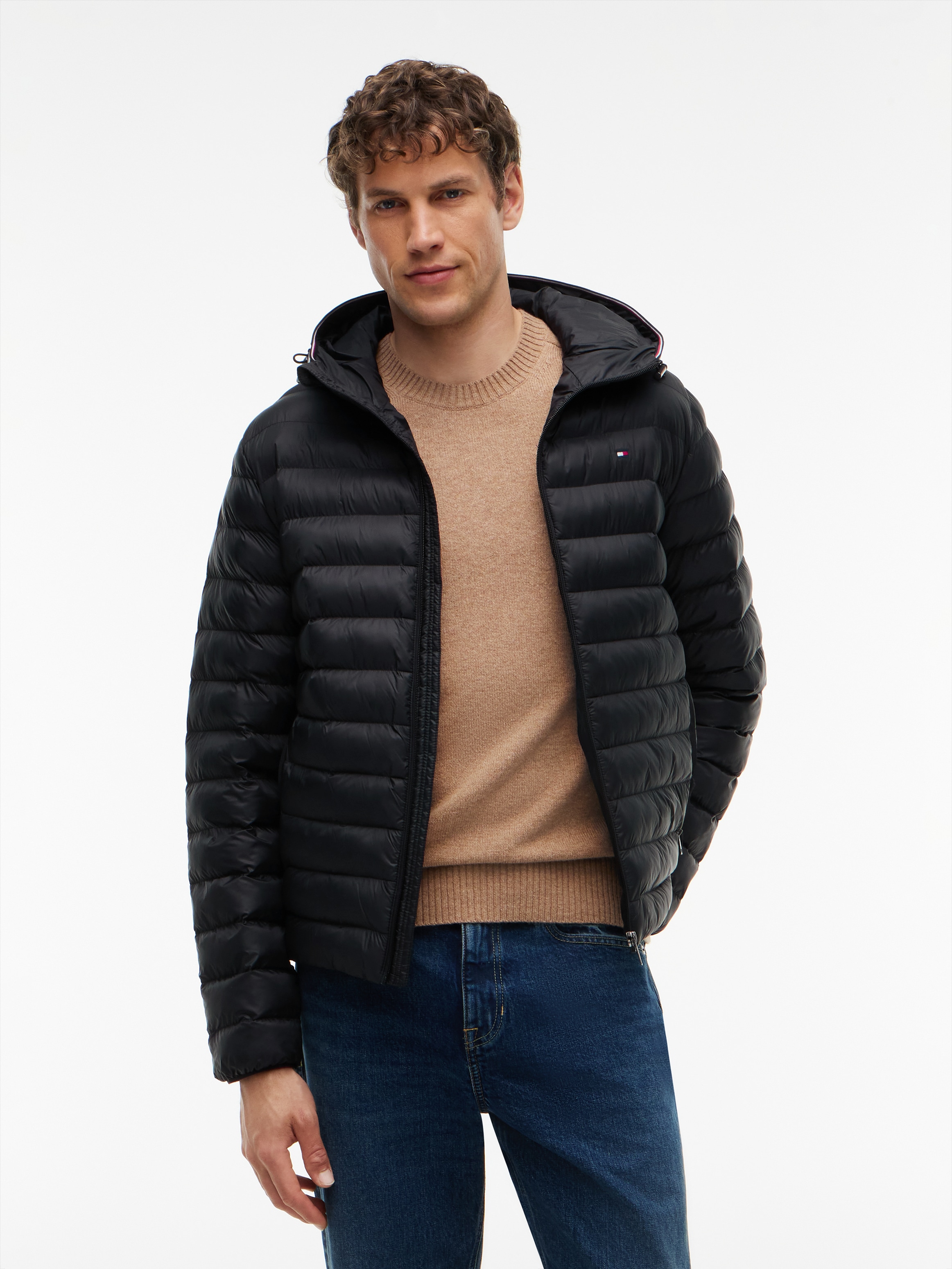 Tommy Hilfiger Steppjacke "PACKABLE RECYCLED HOODED" mit Kapuze sportive Kapuze mit Global Stripe