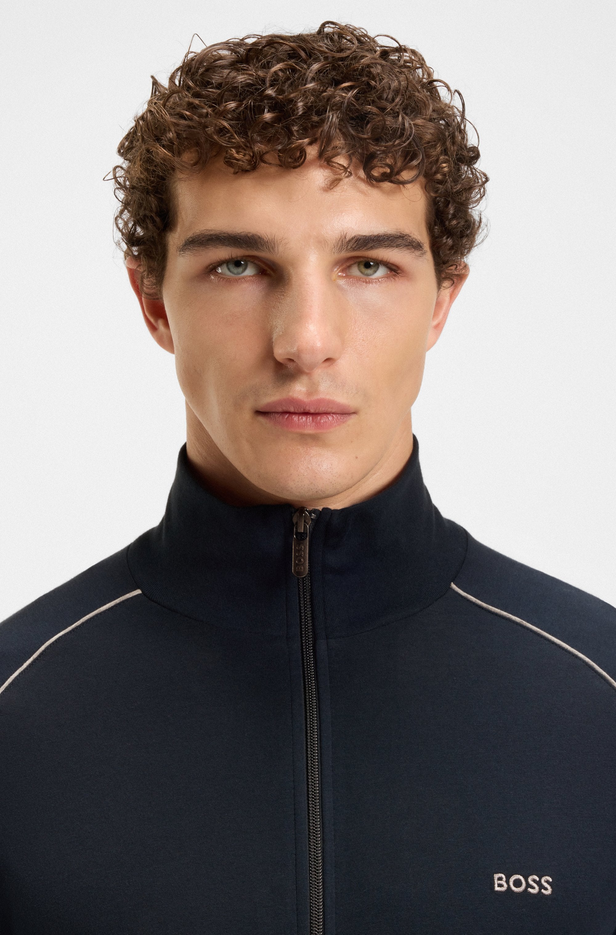 BOSS Sweatjacke »Mix&Match Jacket Z«, mit Kontrastnaht am Ärmel
