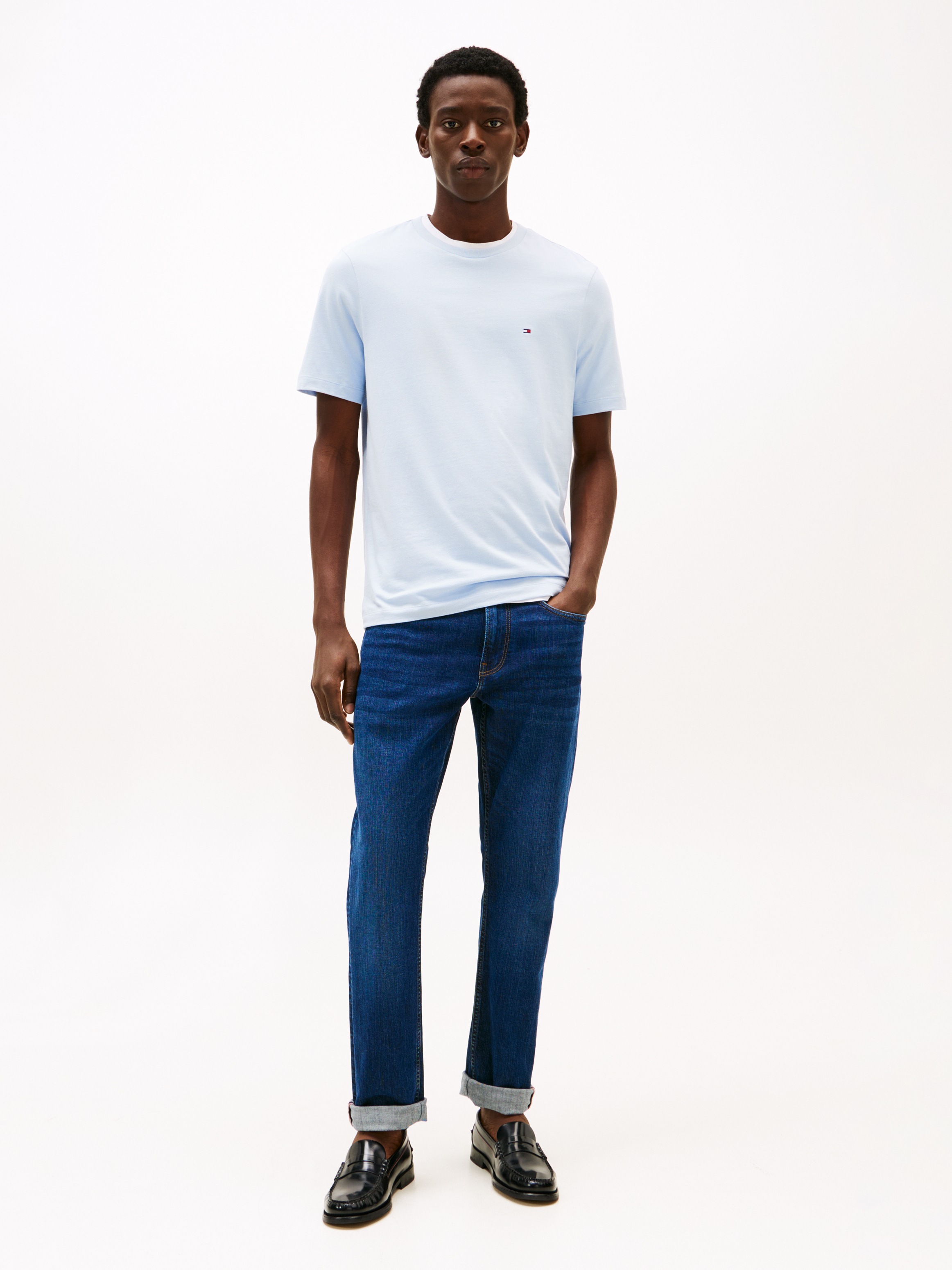 Tommy Hilfiger T-Shirt »ESSENTIAL REG FIT SOLID TEE mit Stickerei und Rundhals«, unifarben, casual, regular fit, Baumwolle, Rundhals