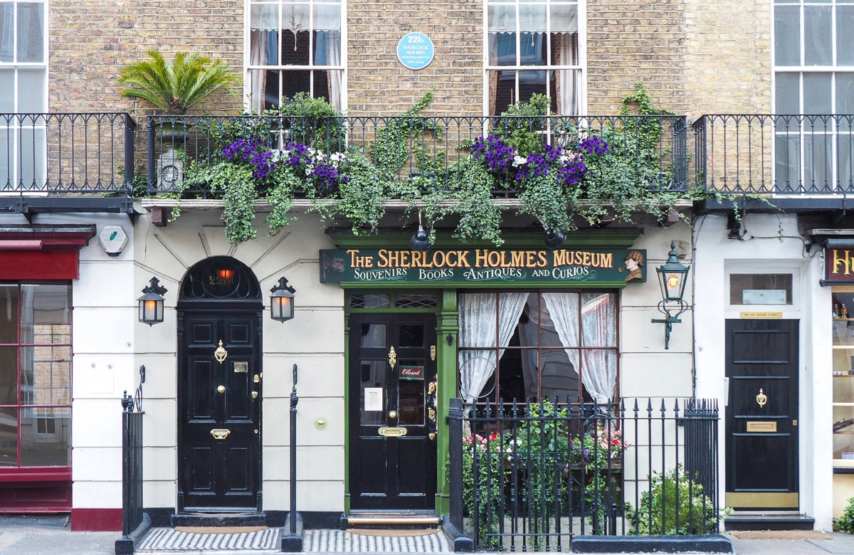 Fototapete »STADTHAUS-LONDON ZIEGEL MUSEUM FASSADE BLUMEN STRAßE«