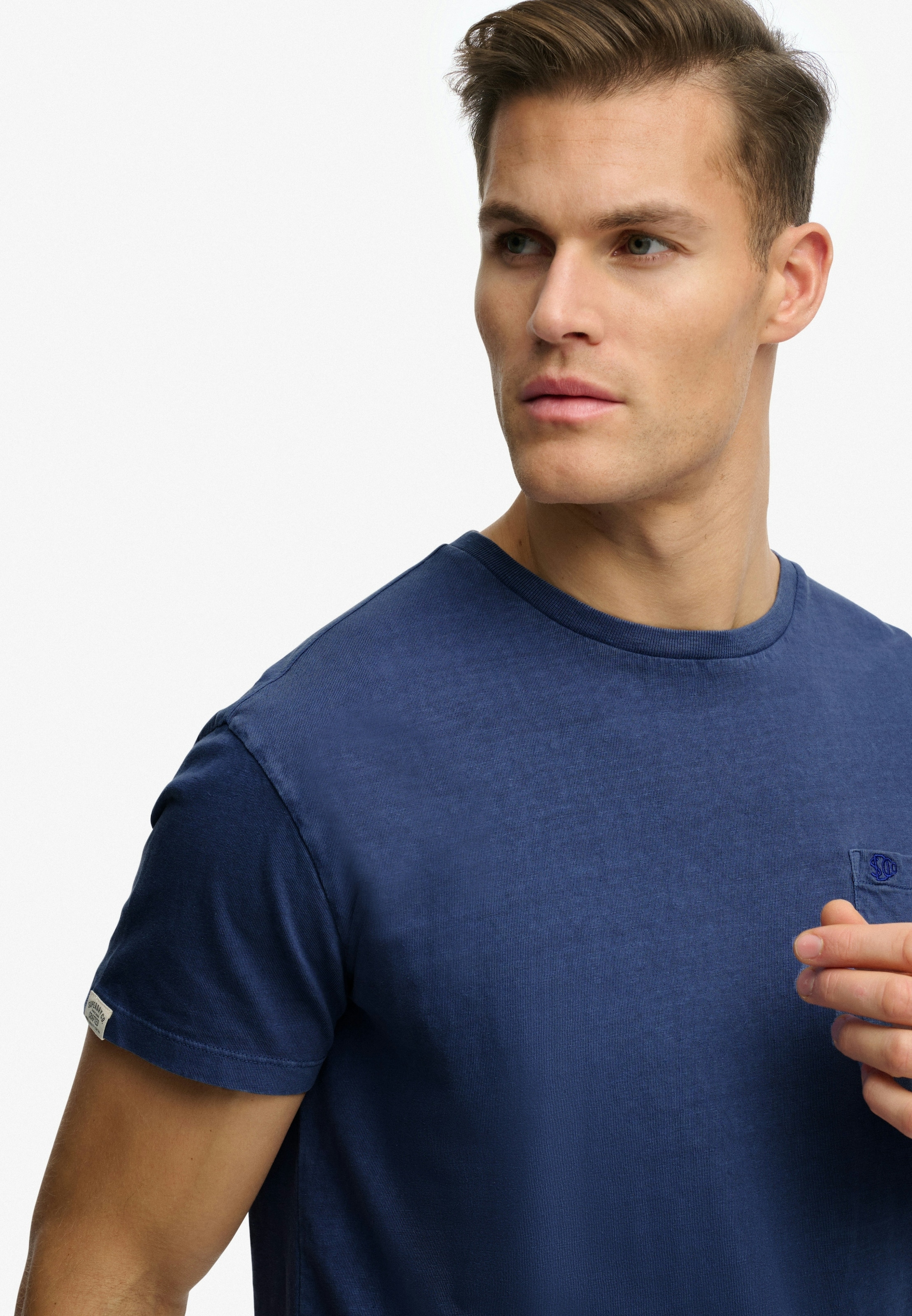 Superdry Rundhalsshirt »COTTON CLASSIC LINEN PKT TEE« Baumwollmischung, relaxed fit aus luftig leichtem Baumwoll-Leinen-Mix
