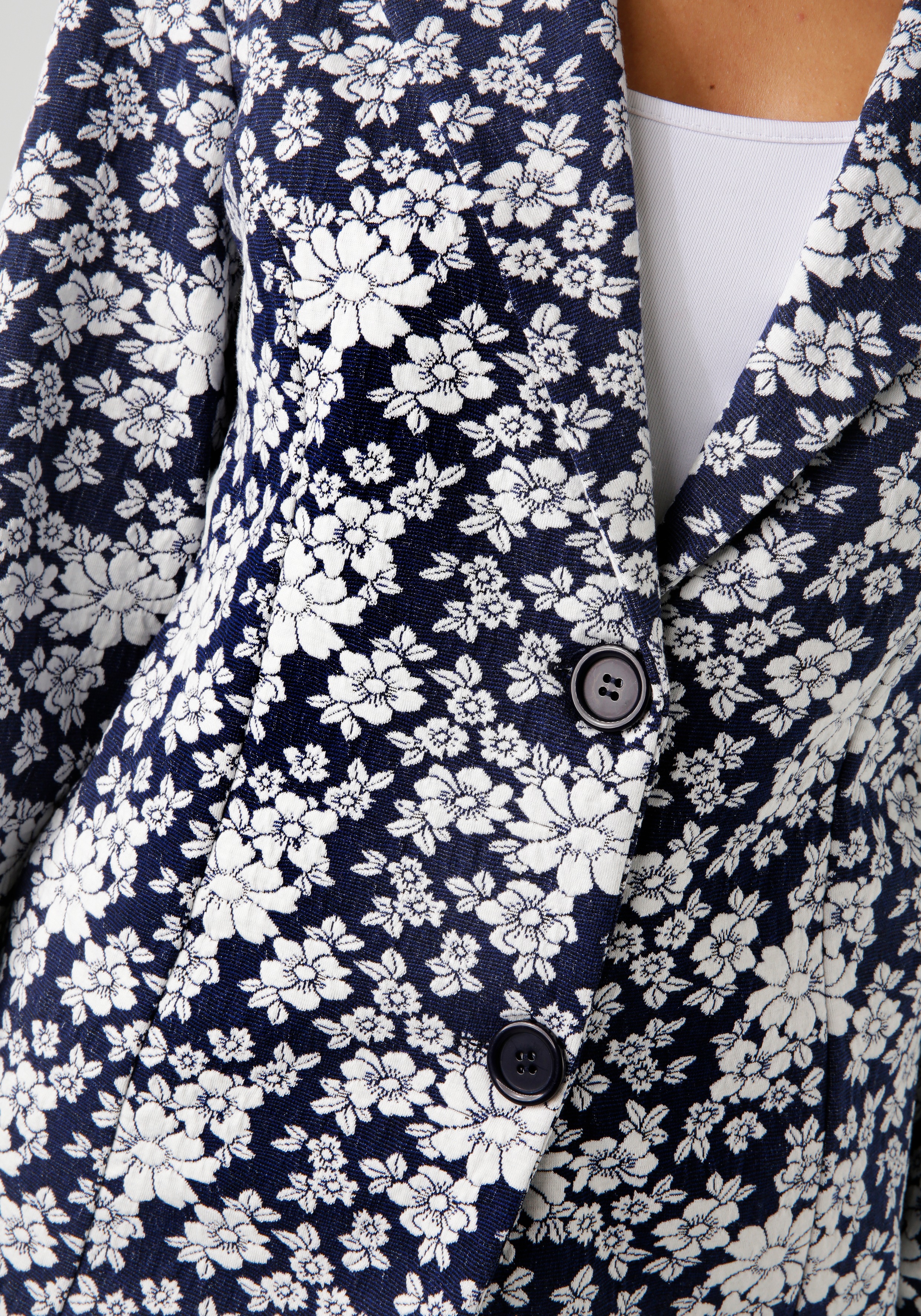 Thumbnail - Aniston CASUAL Sweatblazer, mit ausdrucksvollem Blumenmuster