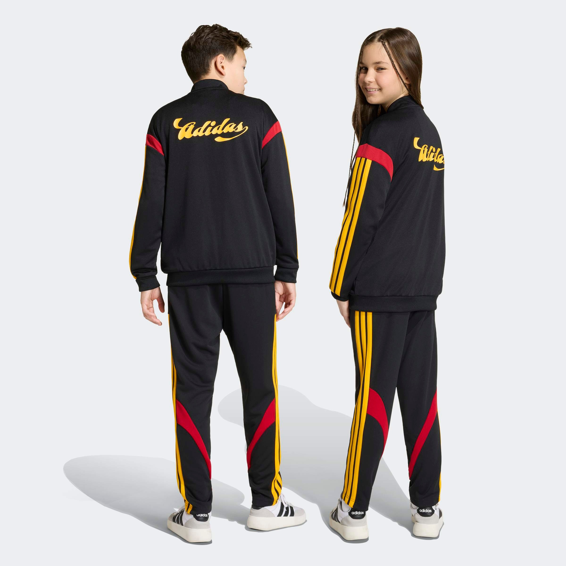 adidas Sportswear Sporthose »J HOT PANT«  mit normal-weiter Passform, ohne Verschluss