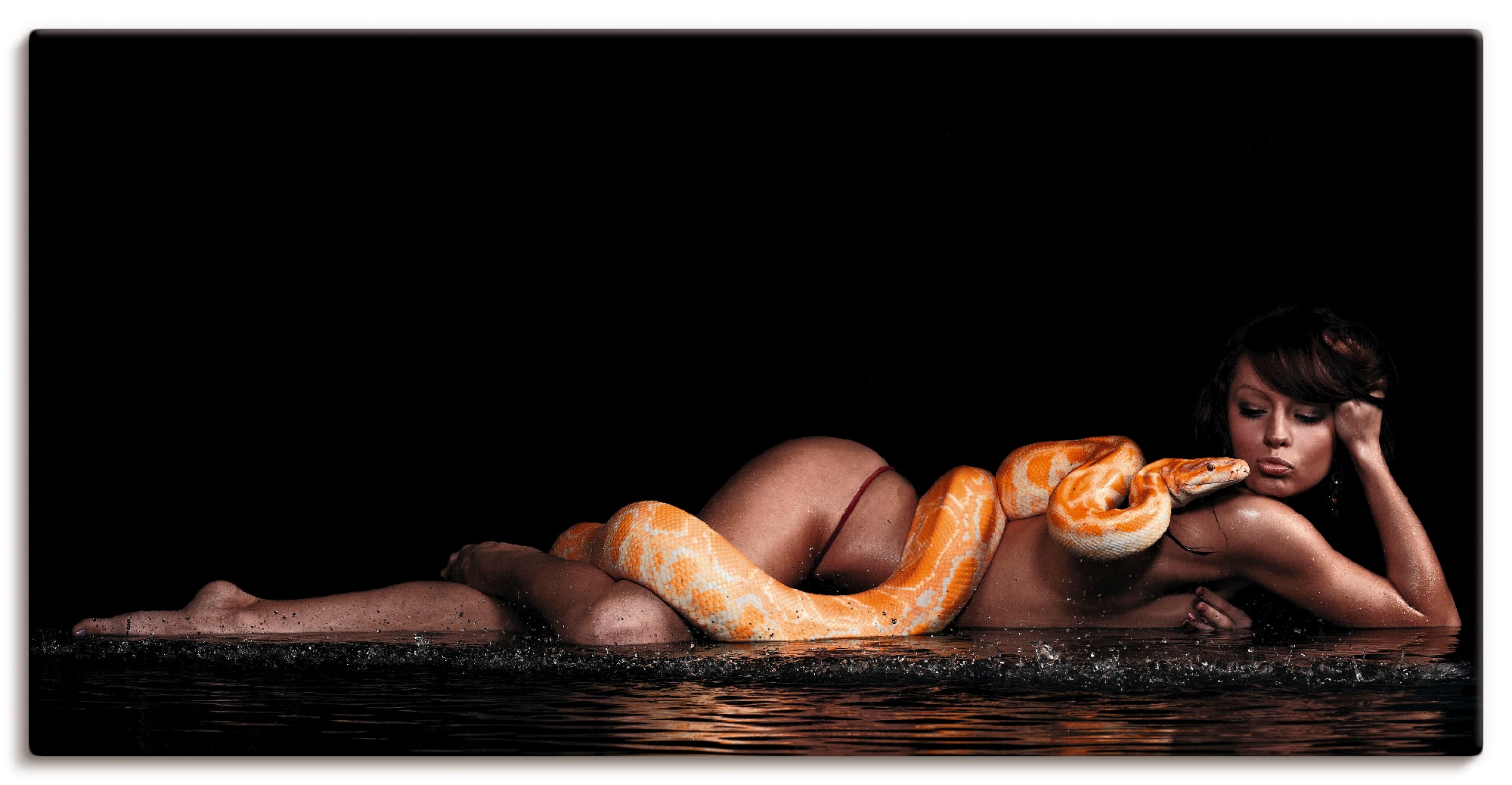 Artland Leinwandbild "Frau in Wasser liegend mit Python", Frau, (1 St.), auf Keilrahmen gespannt