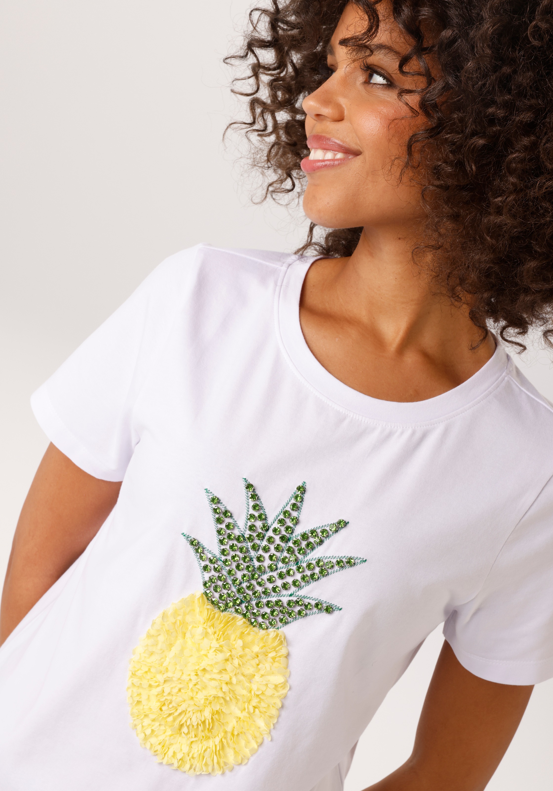 Aniston CASUAL T-Shirt mit Glitzersteinchen verzierter Ananas-Applikation - NEUE KOLLEKTION