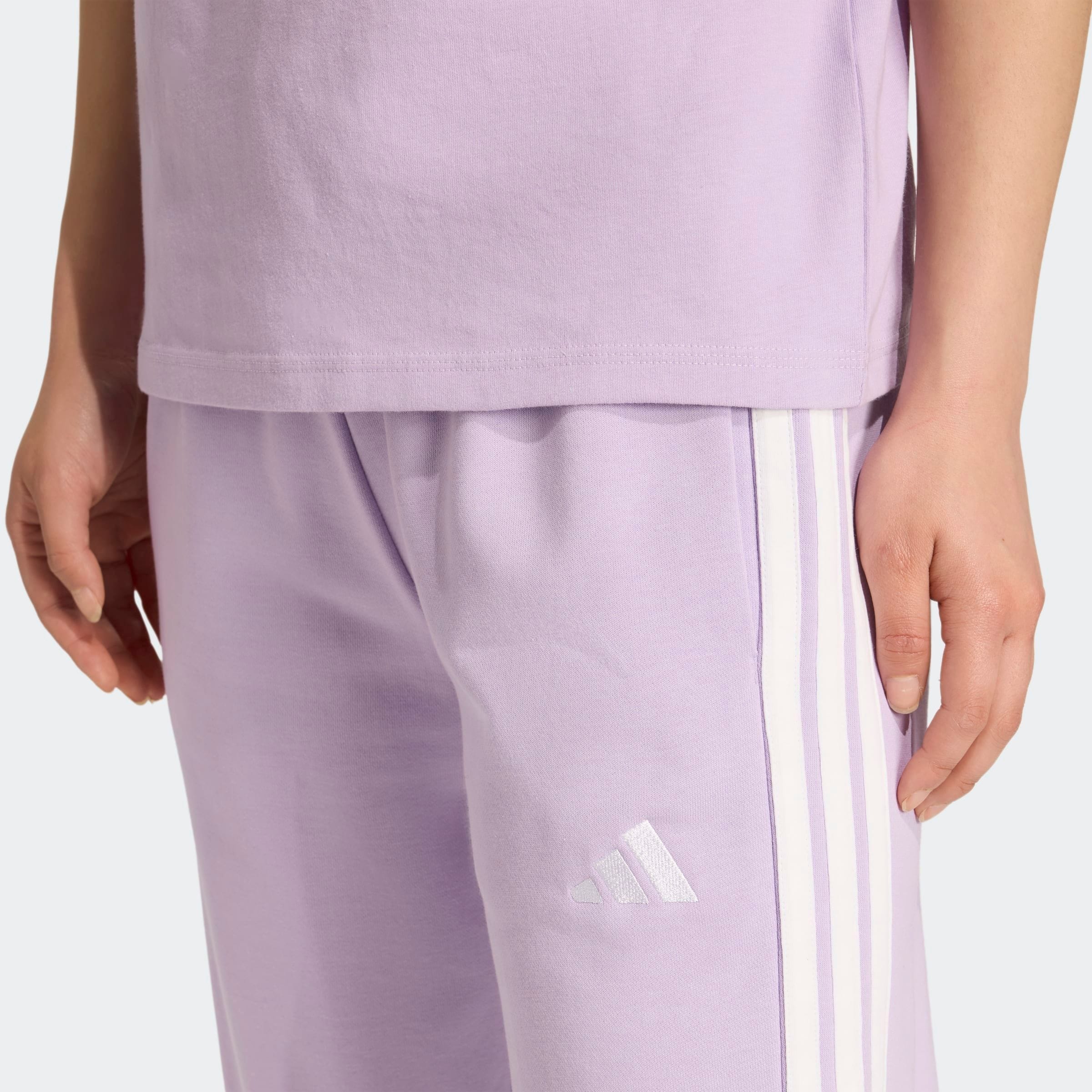 adidas Sportswear Sporthose »W 3S FT CF PT«, (1 tlg.), Reguläre Passform, mittelhoher Bund, weiches French Terry Material