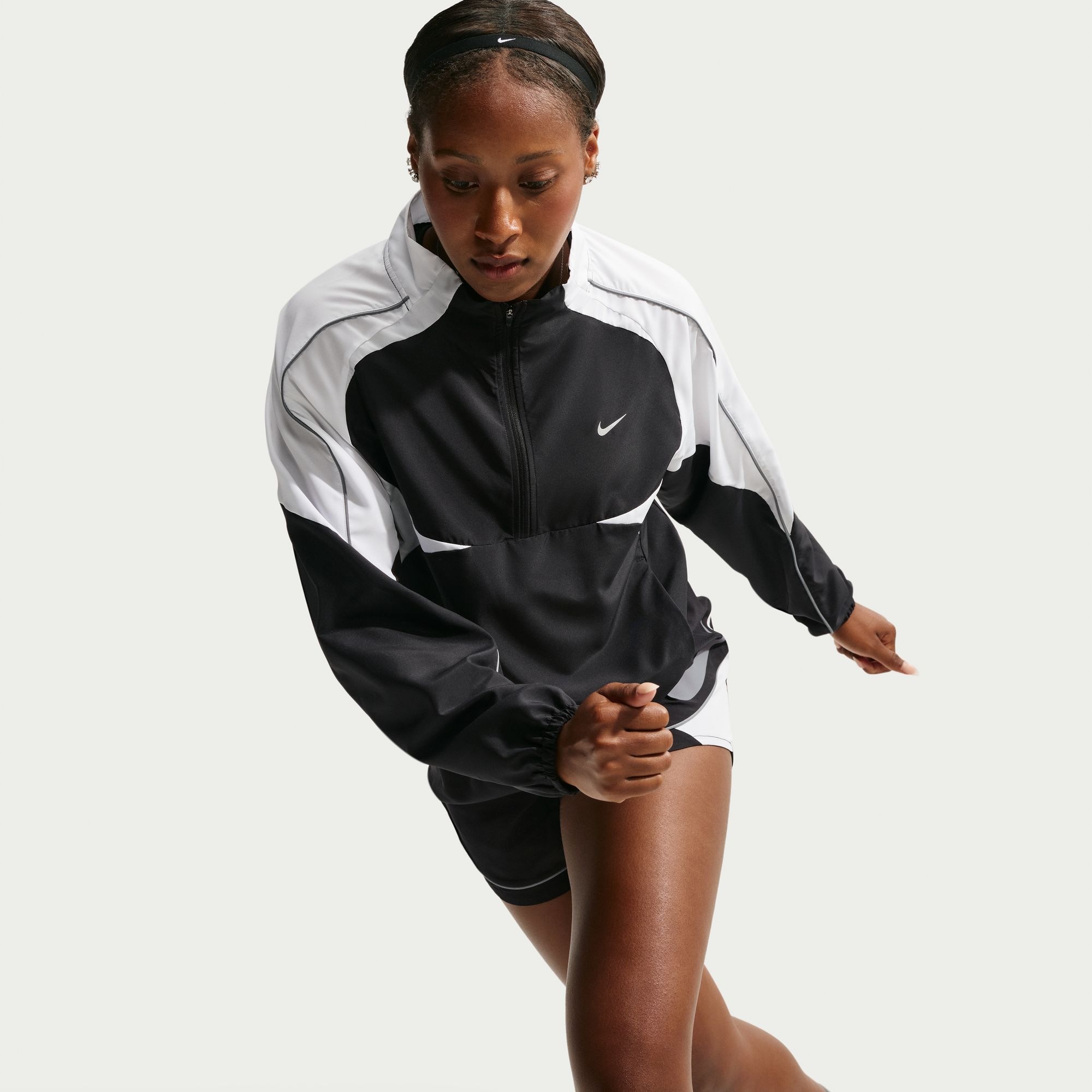 Nike Laufjacke »W NK TEMPO SWSH DF JKT« wasserabweisend, windabweisend, mit Reißverschluss, Langarm-Design