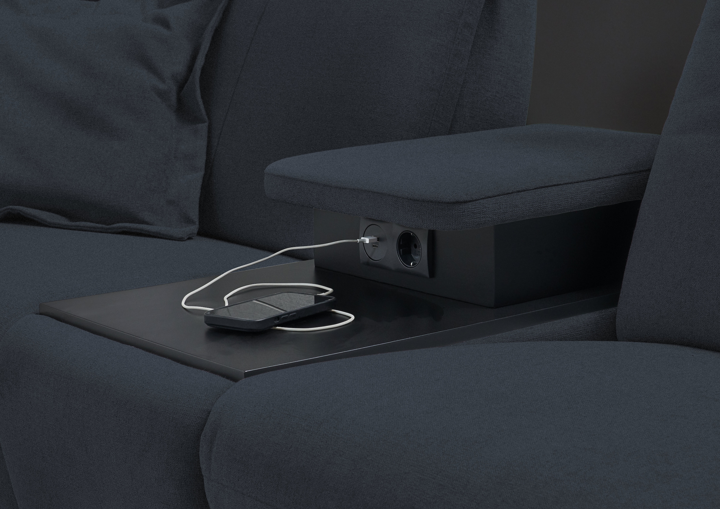 Places of Style 2-Sitzer »Sisto, inklusive 2x Relaxfunktion motorisch mit Herz-Waage-Beschlag«, Zwischenelement mit Tisch, Steckdose & USB-Ladestation