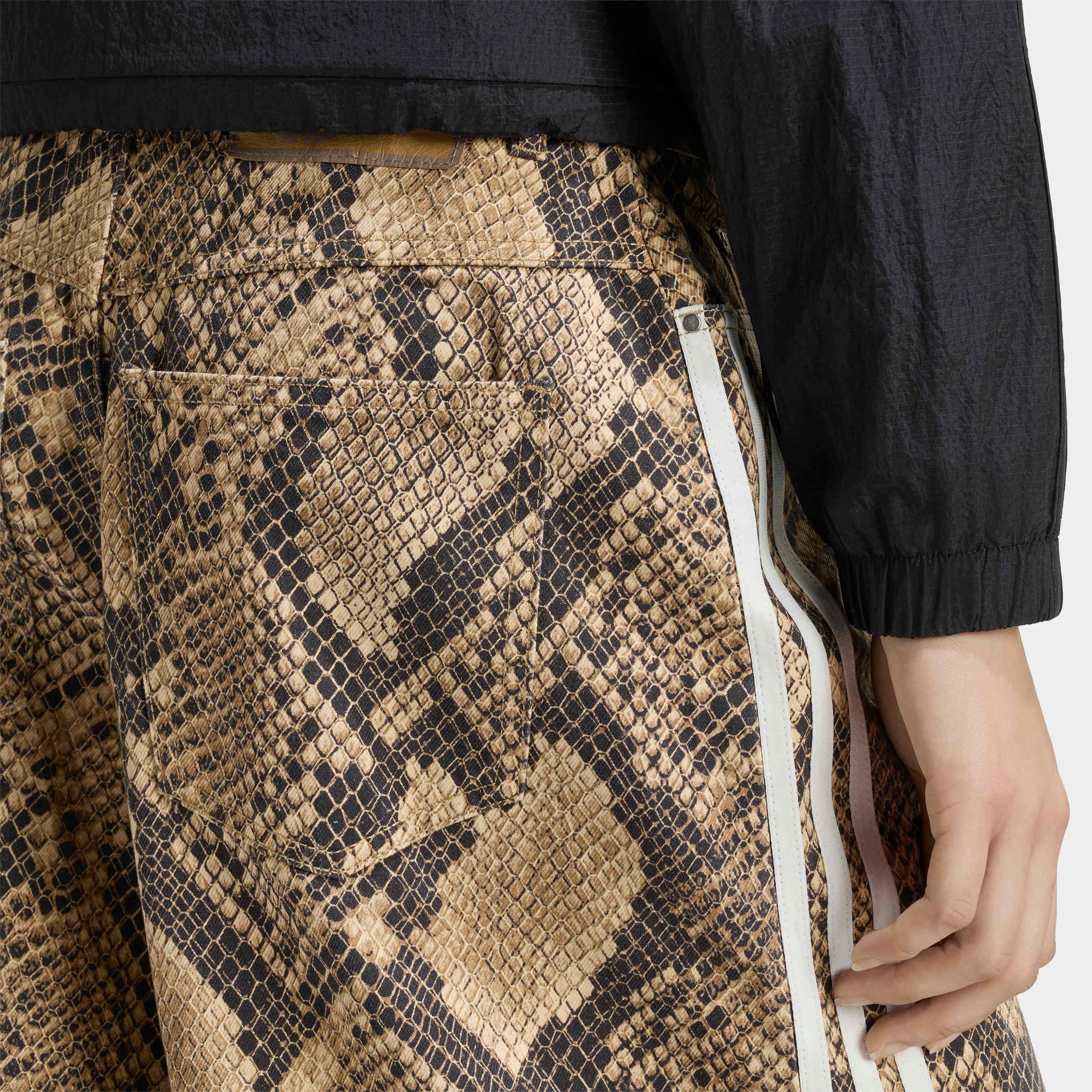 adidas Originals Shorts », DENIM, SCHLANGENPRINT«