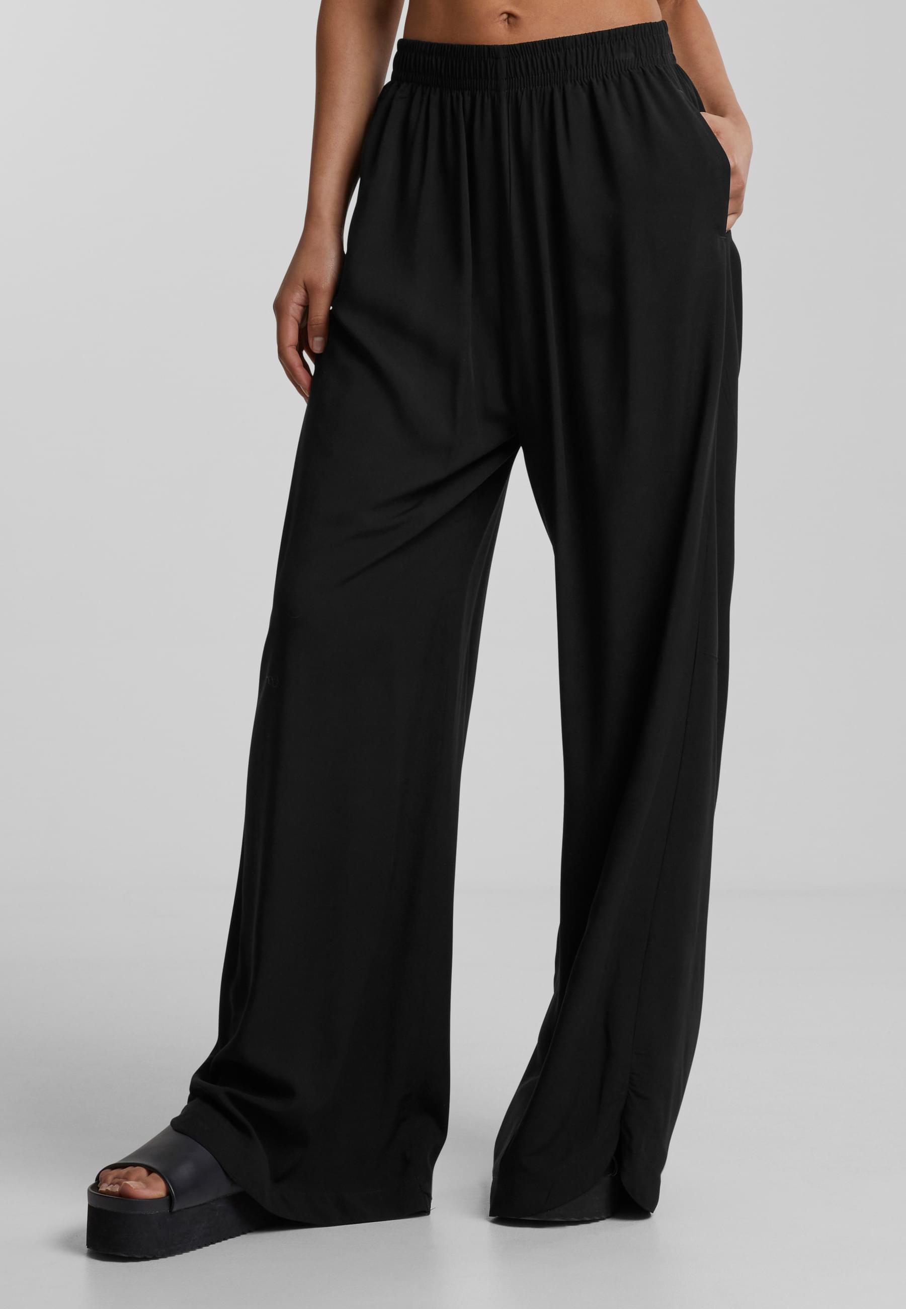 URBAN CLASSICS Stoffhose »Urban Classics Damen Ladies Wide Leg Viscose Pants«, (1 tlg.)