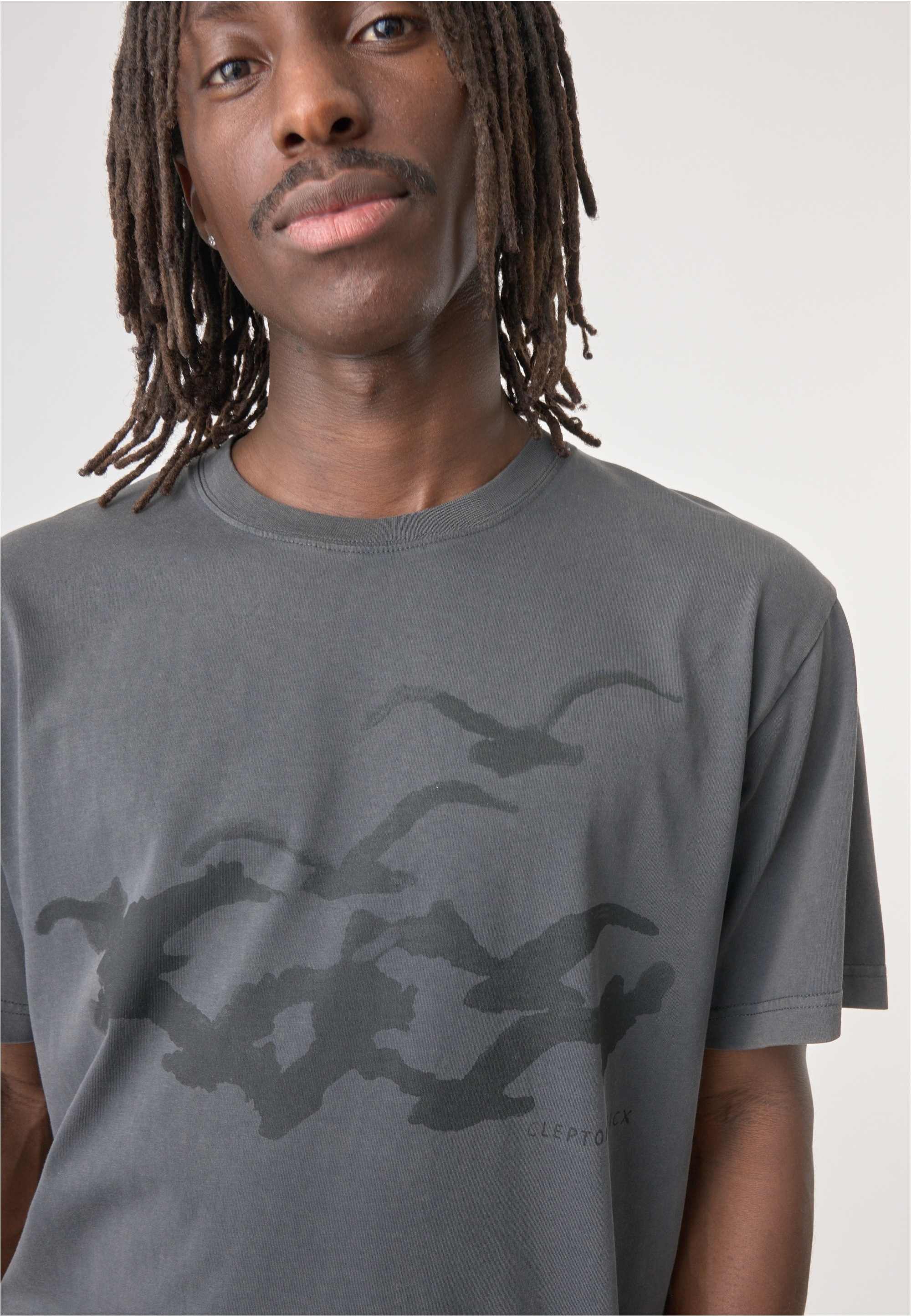 Cleptomanicx T-Shirt mit coolem Frontprint