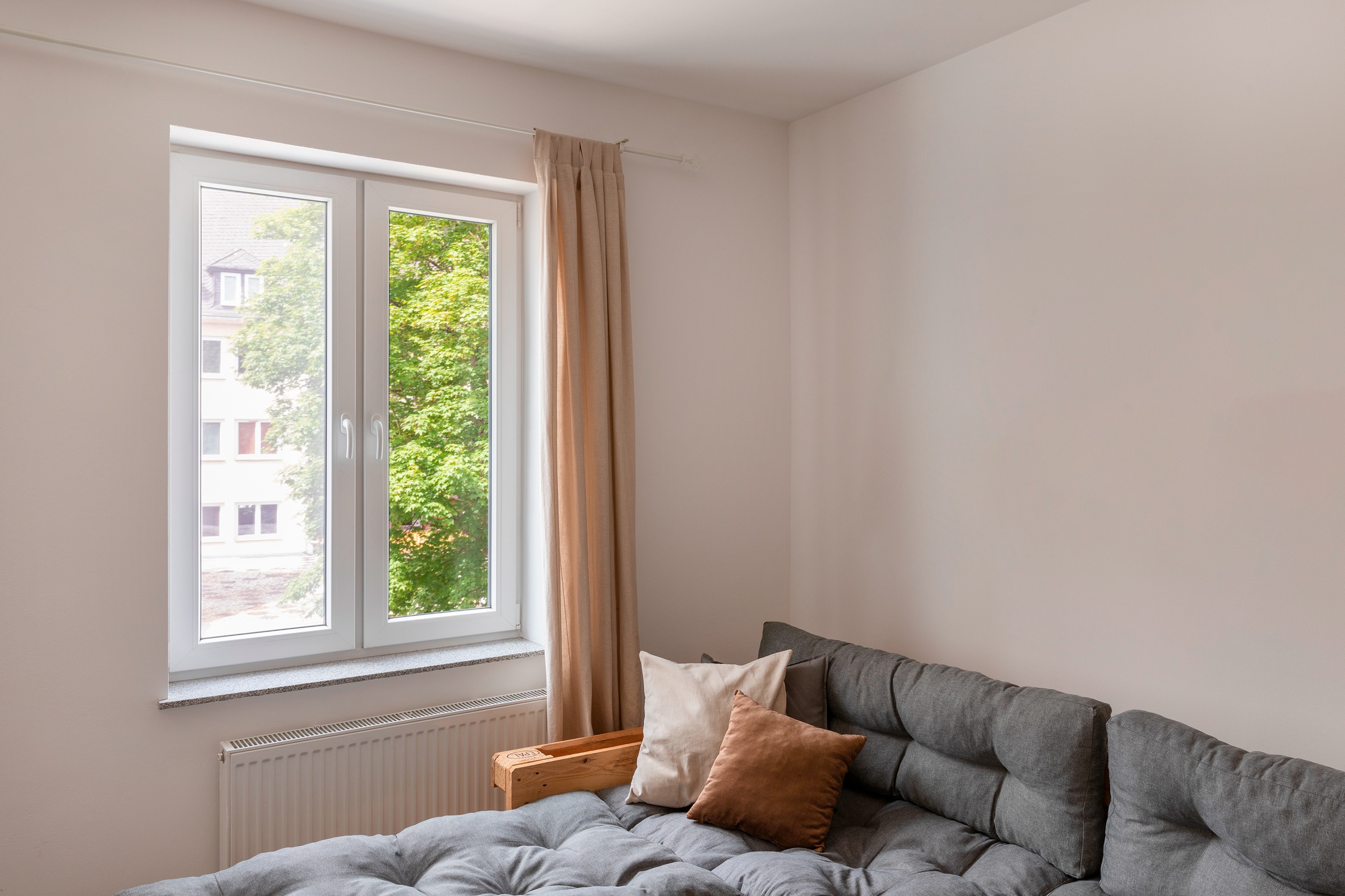 SCHELLENBERG Fliegengitter-Gewebe »Insektenschutz und Mückenschutz für Fenster ohne bohren«, inkl. Befestigungsband, 150 x 180 cm, anthrazit und weiß