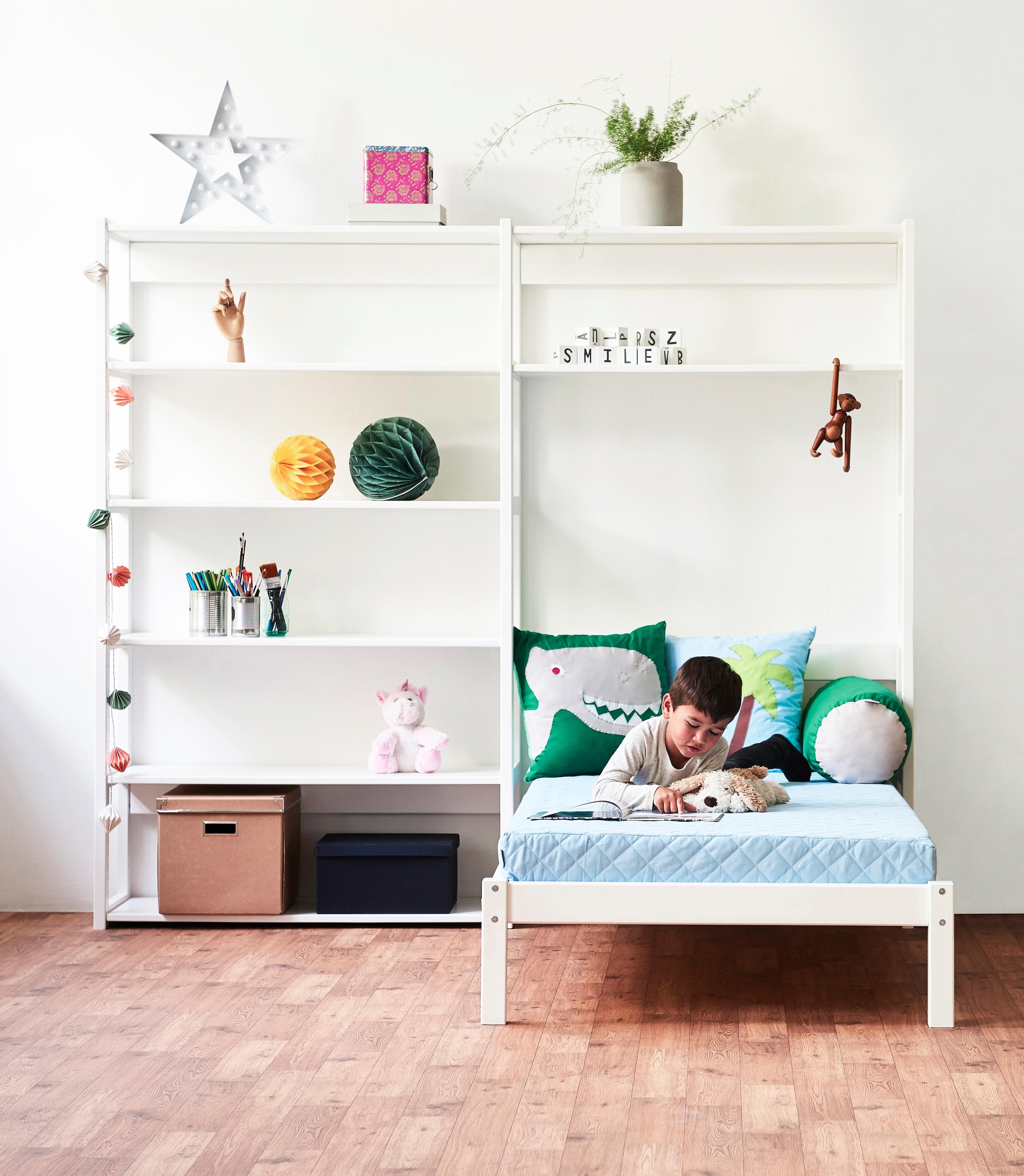 Hoppekids Jugendzimmer-Set »STOREY«, (Set, 16 St., Kinderbett, Rollrost, Schaummatratze, Regalsystem, 8 Einlegeböden)