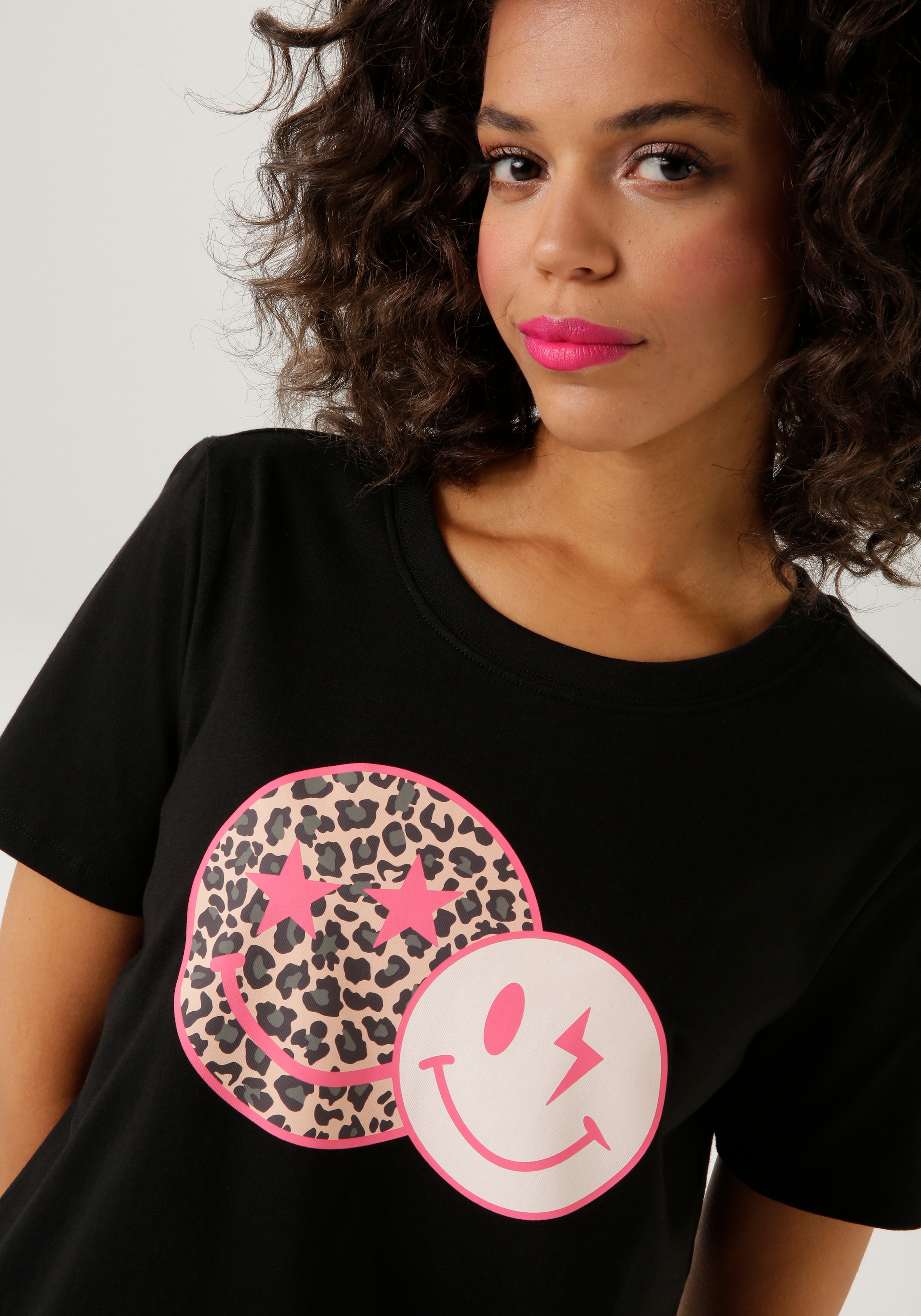 Aniston CASUAL T-Shirt, mit coolen Smileys bedruckt