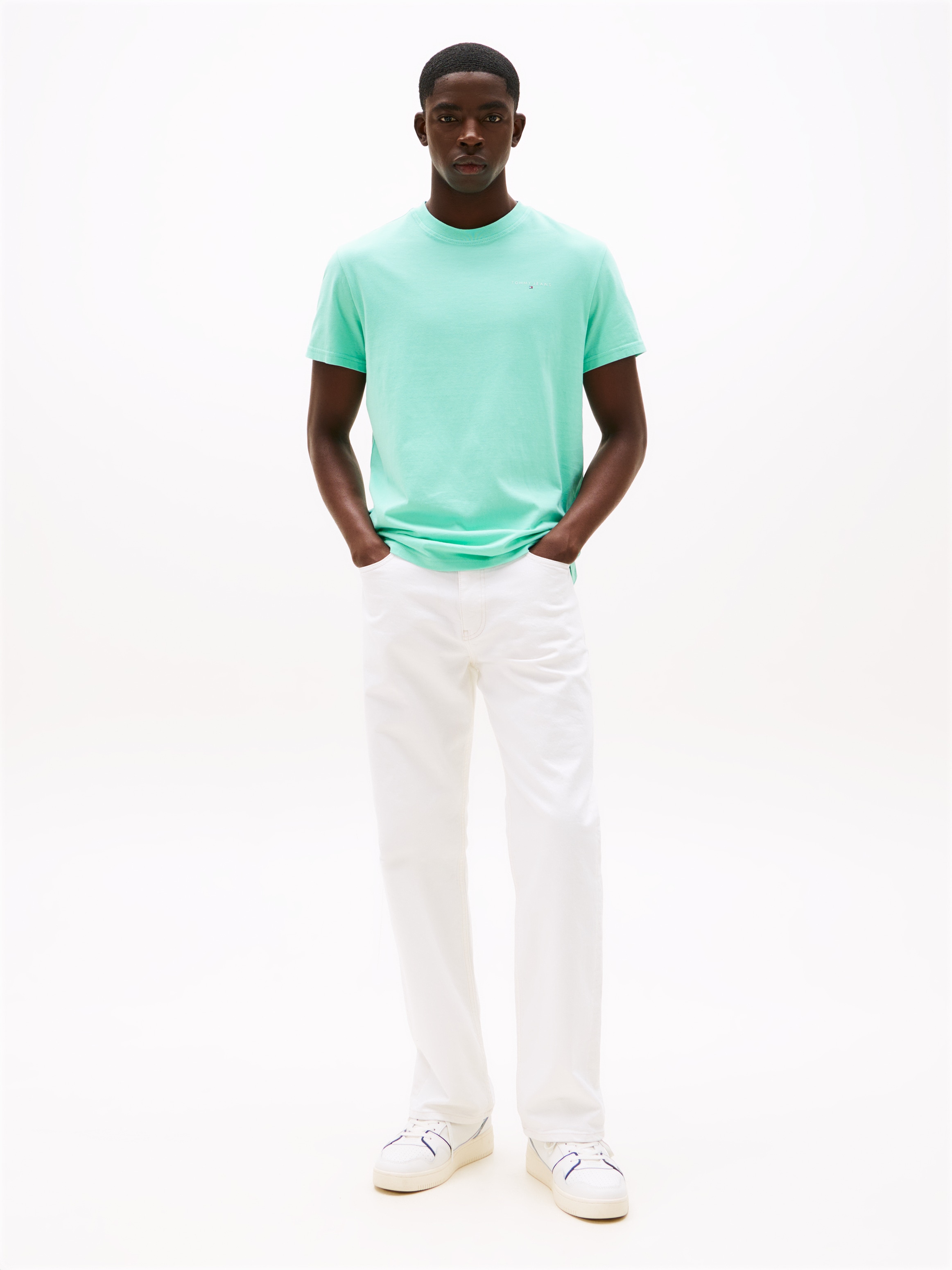 Tommy Jeans T-Shirt »TJM SLIM LINEAR CHEST TEE EXT«, Mit Rundhalsausschnitt