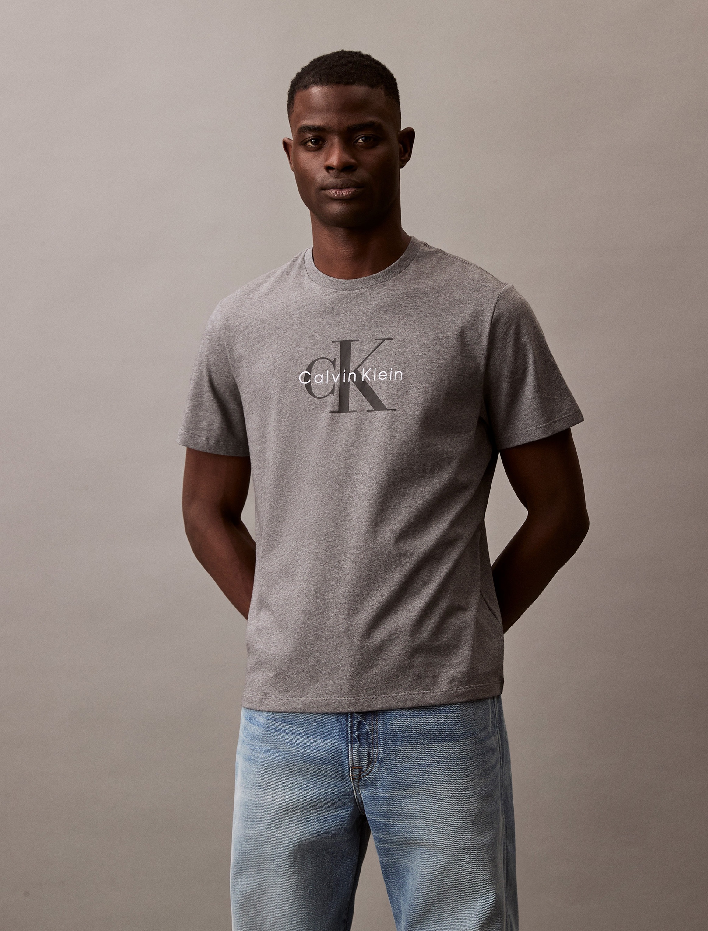 Calvin Klein Jeans T-Shirt »SS Hero Monologo Tee 20s«, Mit Rundhalsausschnitt, regular fit