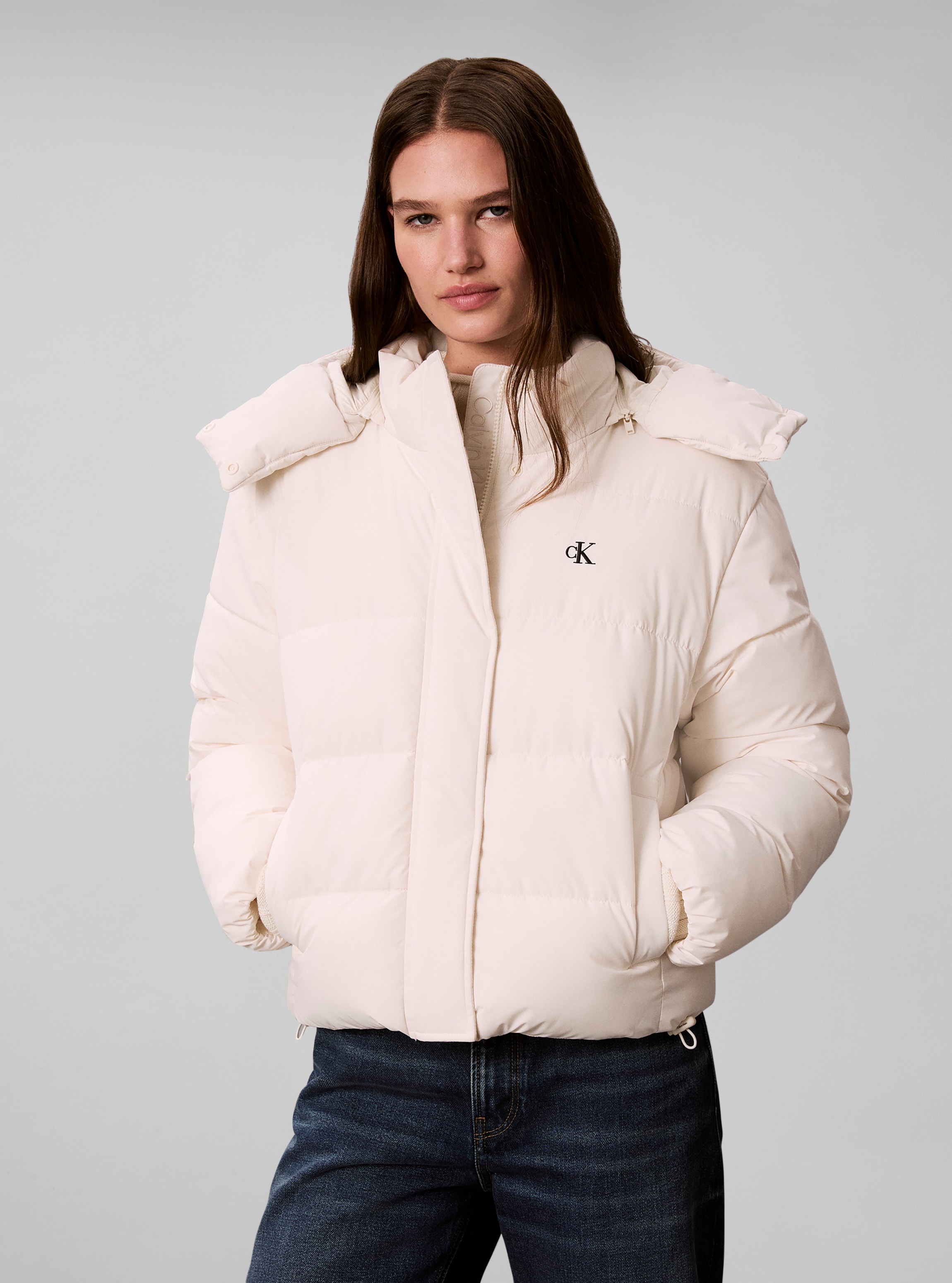 Calvin Klein Jeans Steppjacke mit Kapuze abnehmbare Kapuze, kurze Form, verdeckter Reißverschluss