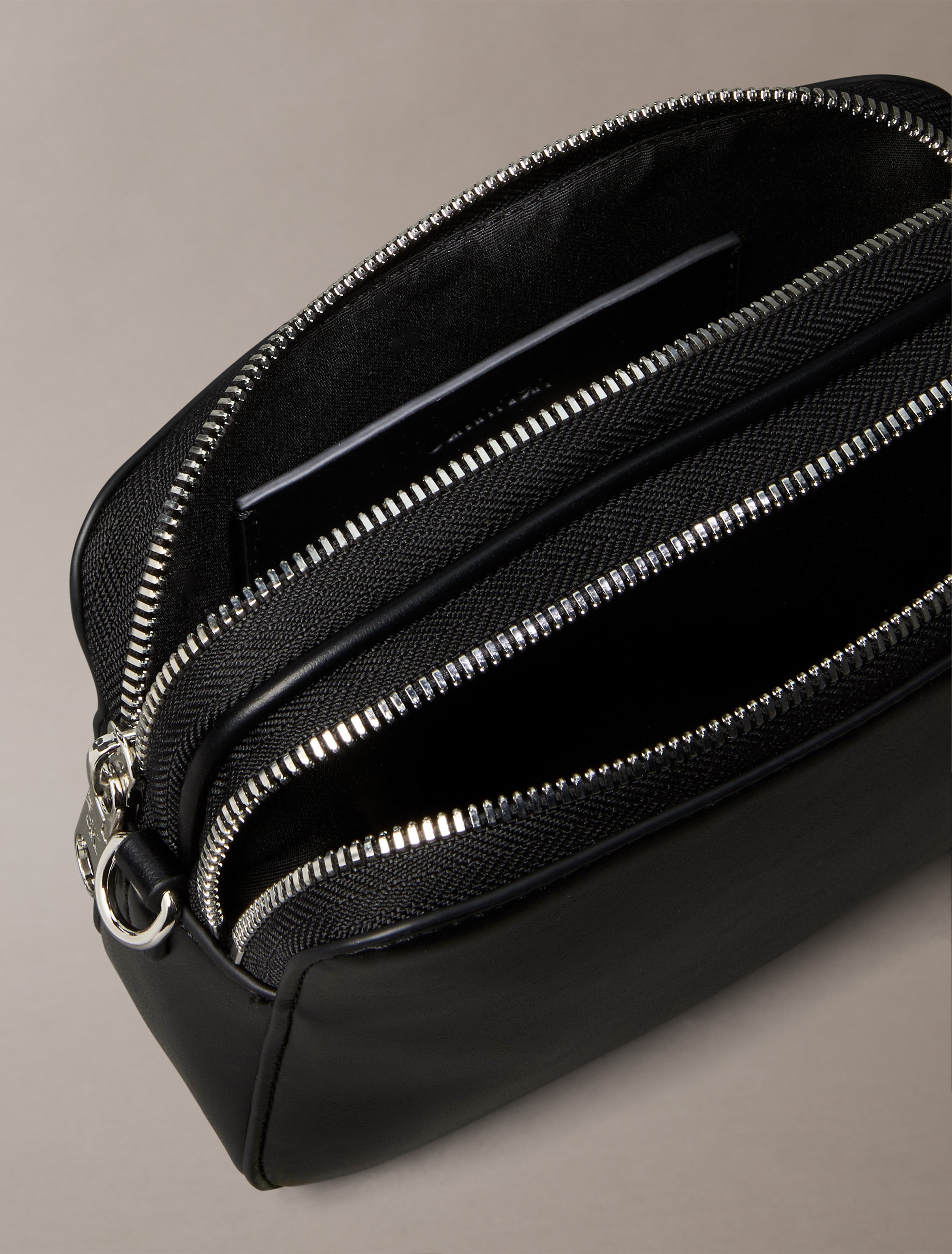 Calvin Klein Mini Bag »WEBBING DOUBLE STRAP CAMERA BAG«, Schultertasche, Henkeltasche, Umhängetasche