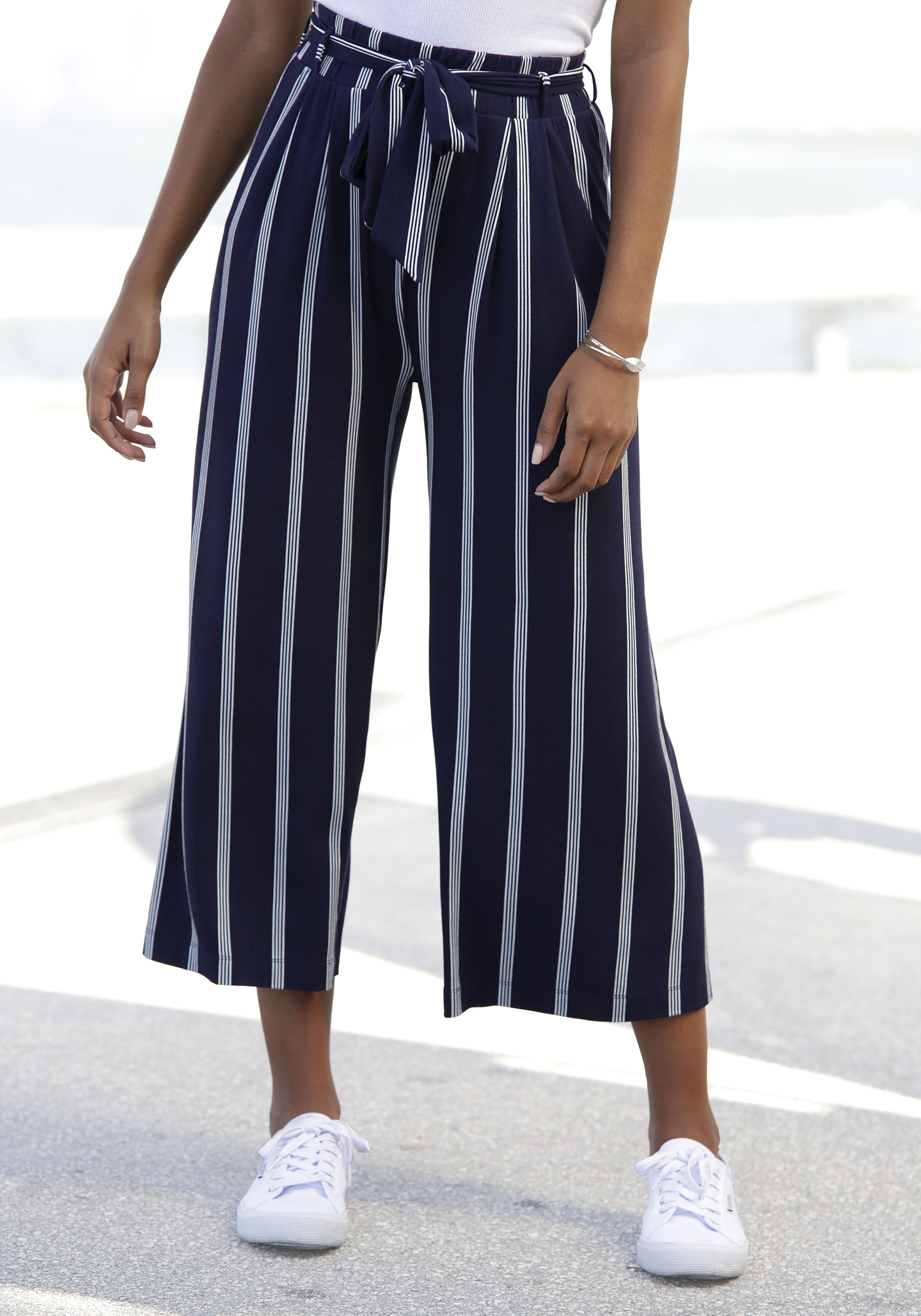 LASCANA Culotte "mit luftig-weitem Bein" Paperbag, luftige Jerseyhose, leichte Sommerhose, casual, Schlupfhose