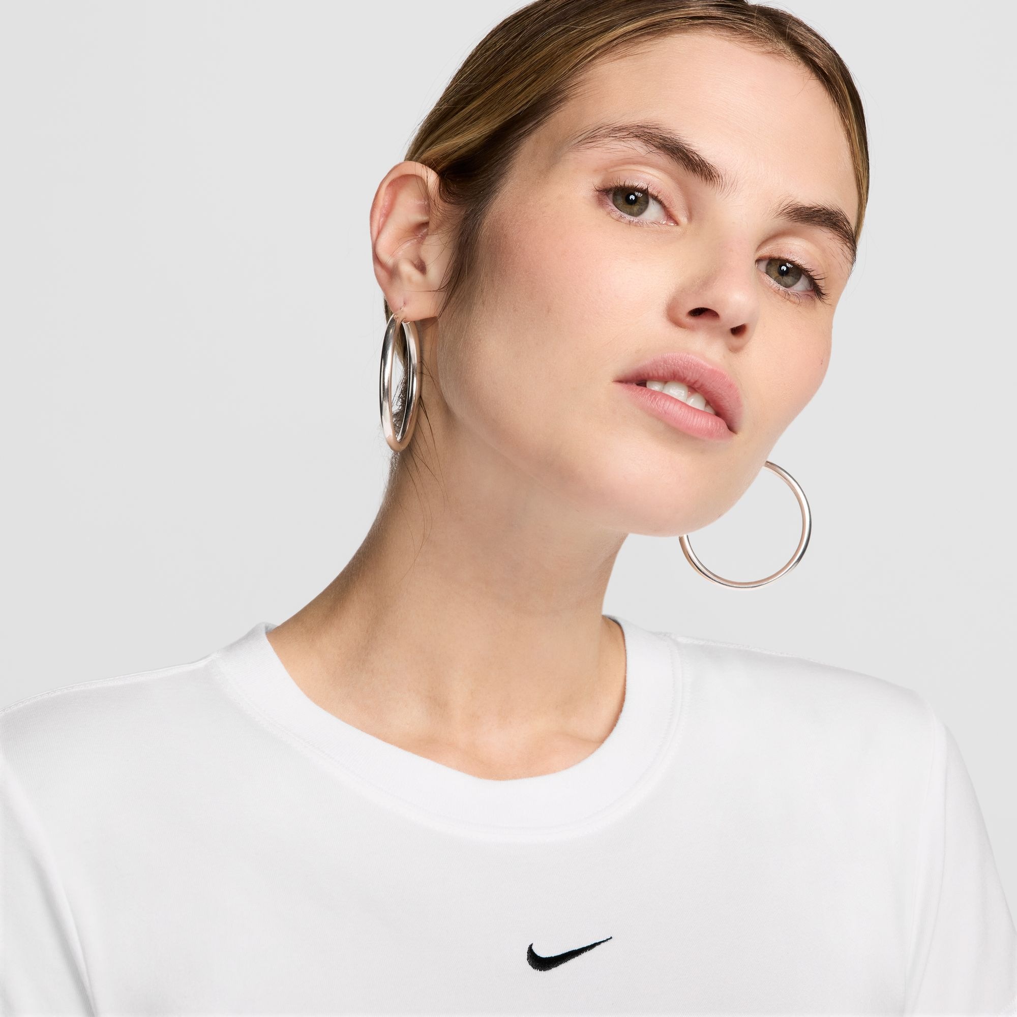 Nike Sportswear T-Shirt »W NSW NK CHLL KNT MD CRP« lockerer Schnitt, Crop-Schnitt, für Workout und Freizeit